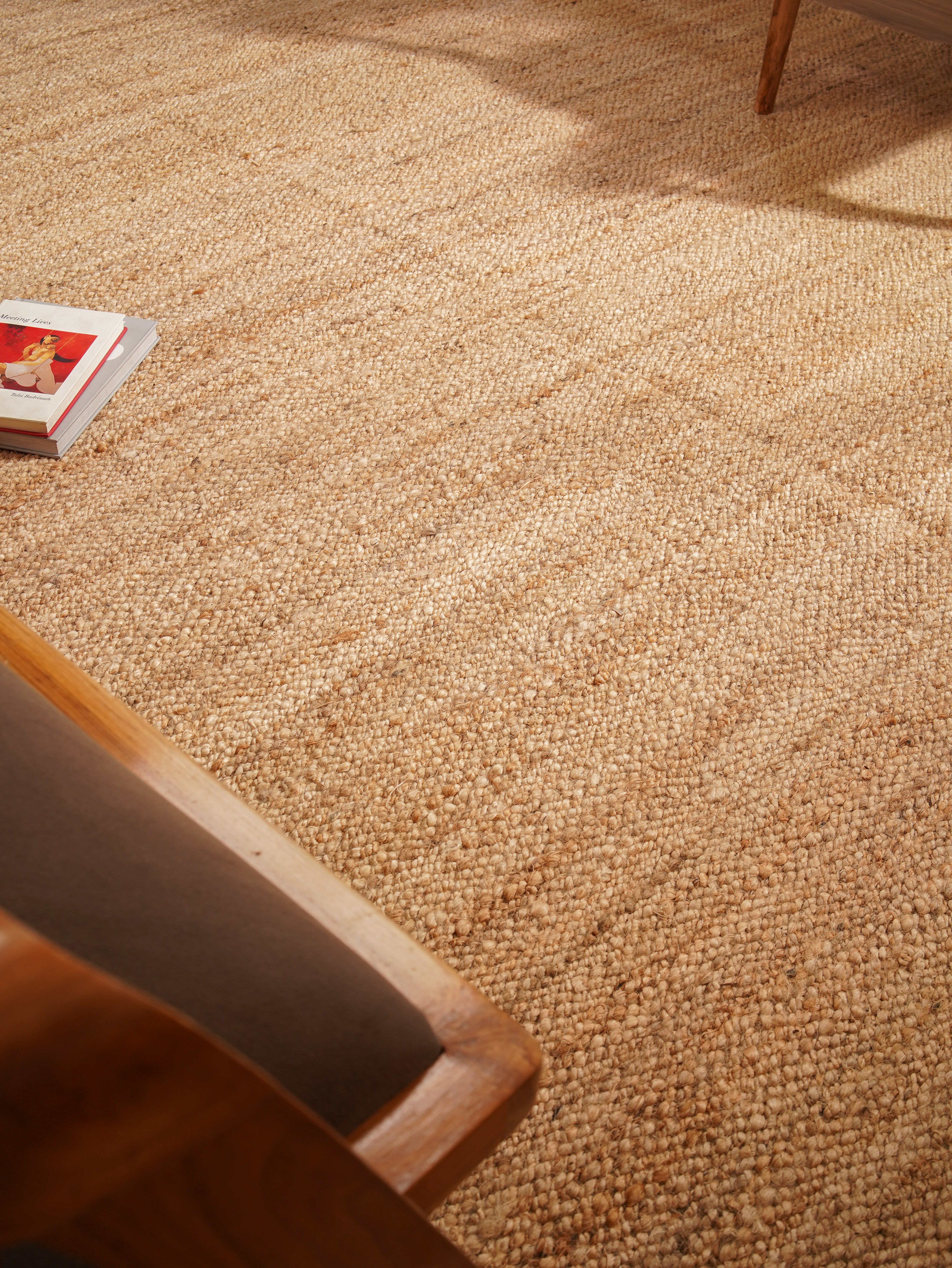 Classic Handwoven Jute Braided Rug - Natural Fiber Floor Mat for Living Room, Bedroom, or Entryway - Eco-Friendly Home Decor