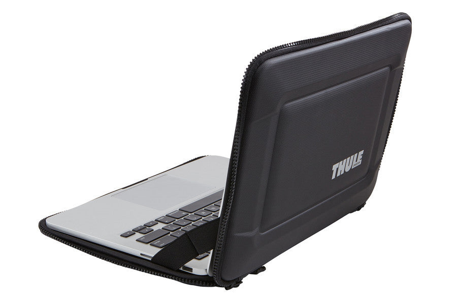 Thule Gauntlet 3.0 MacBook Sleeve 13-15 Inch - Protective Laptop Case for MacBook Pro/Air - Water-Resistant & Shockproof - Perfect for Travel, Work & School (Black)