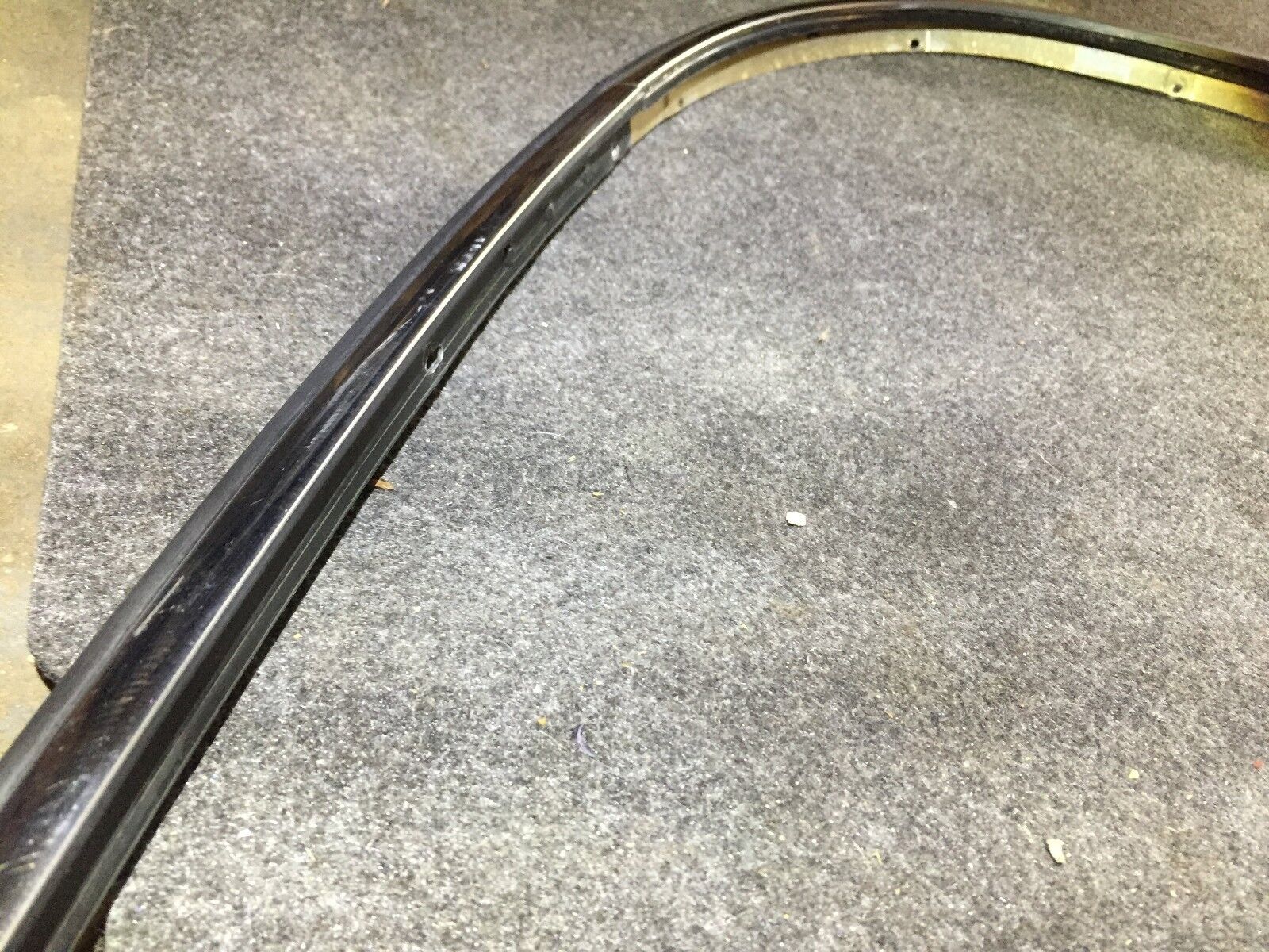 2004-2011 Lincoln Town Car Front Left Door Exterior Frame Trim Bezel OEM Replacement Part - Perfect for Car Restoration & Door Repair Projects