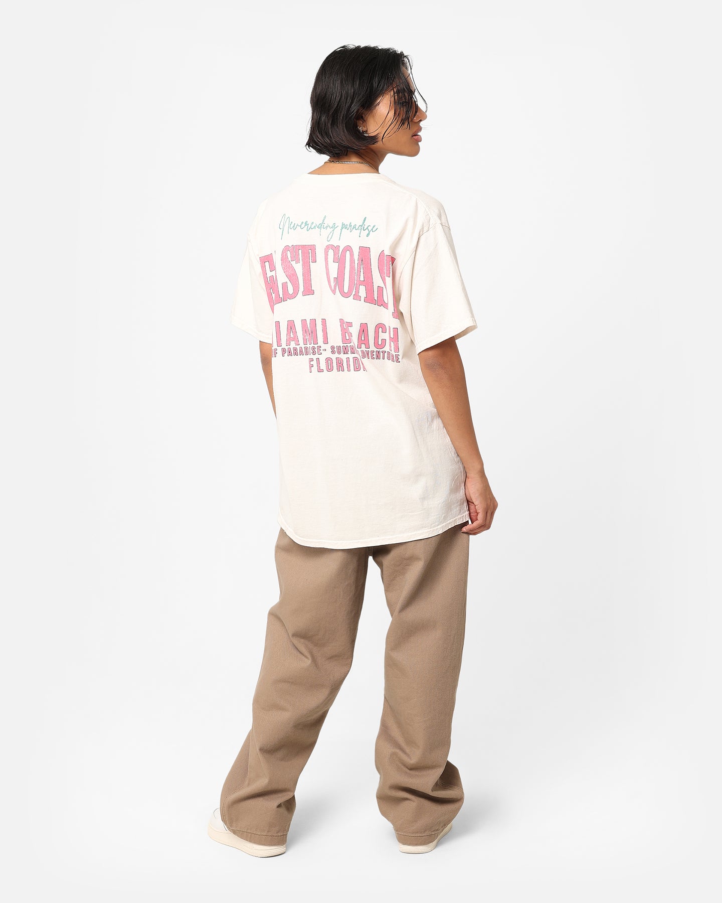 Vintage Miami Beach T-Shirt - Retro American Thrift Style in Off White - Perfect for Casual Wear, Beach Outings & Street Fashion