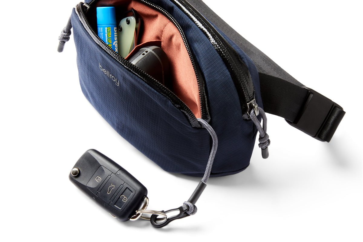 Bellroy Venture Hip Pack 1.5L - Water-Resistant Waist Bag for Travel, Hiking & Everyday Use - Compact Crossbody Fanny Pack with Adjustable Strap (Black)