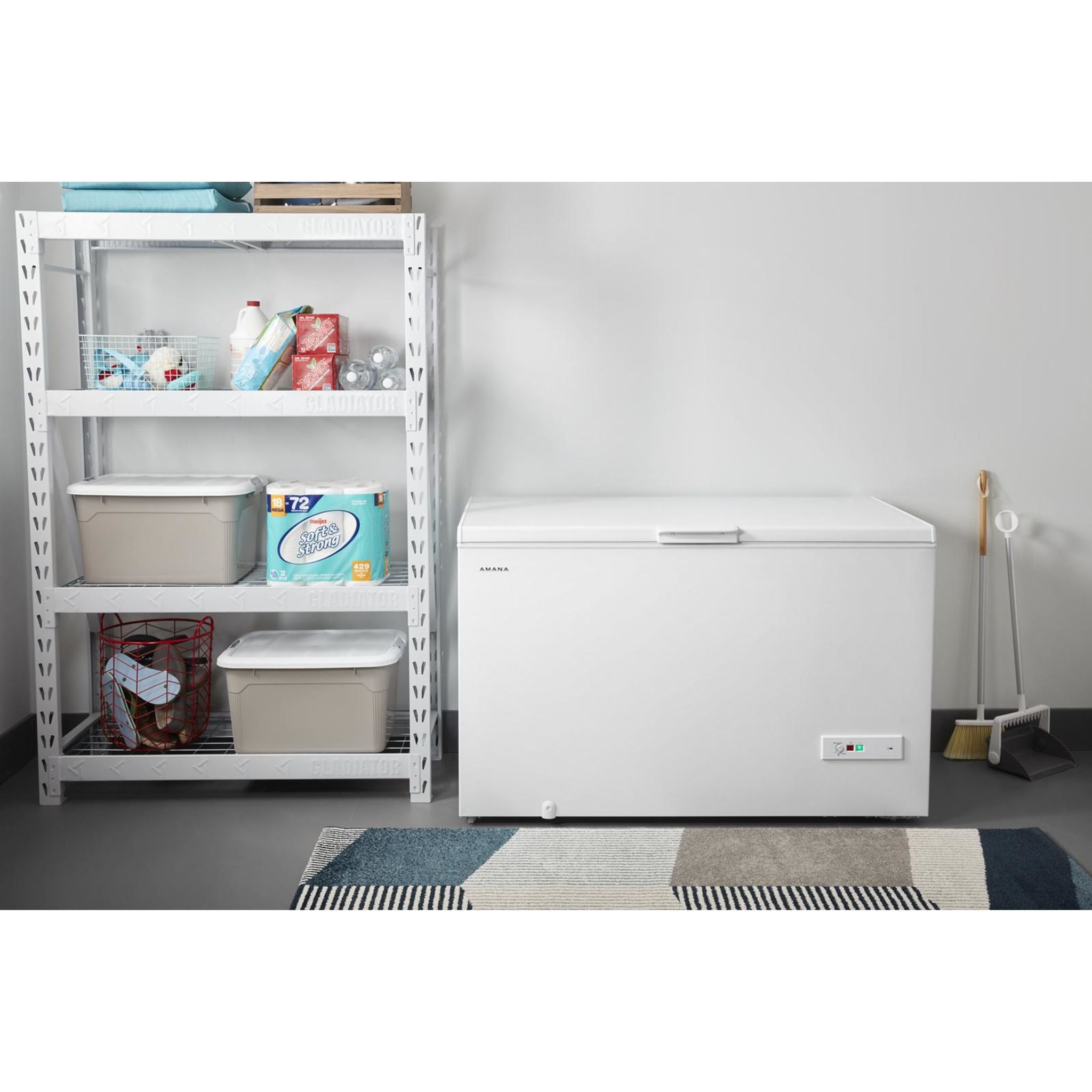 Amana AZC5216LW 7.0 Cu. Ft. Chest Freezer in White - Energy Efficient, Deep Freeze Storage for Home, Garage, or Basement - Perfect for Bulk Food, Meat, and Frozen Goods