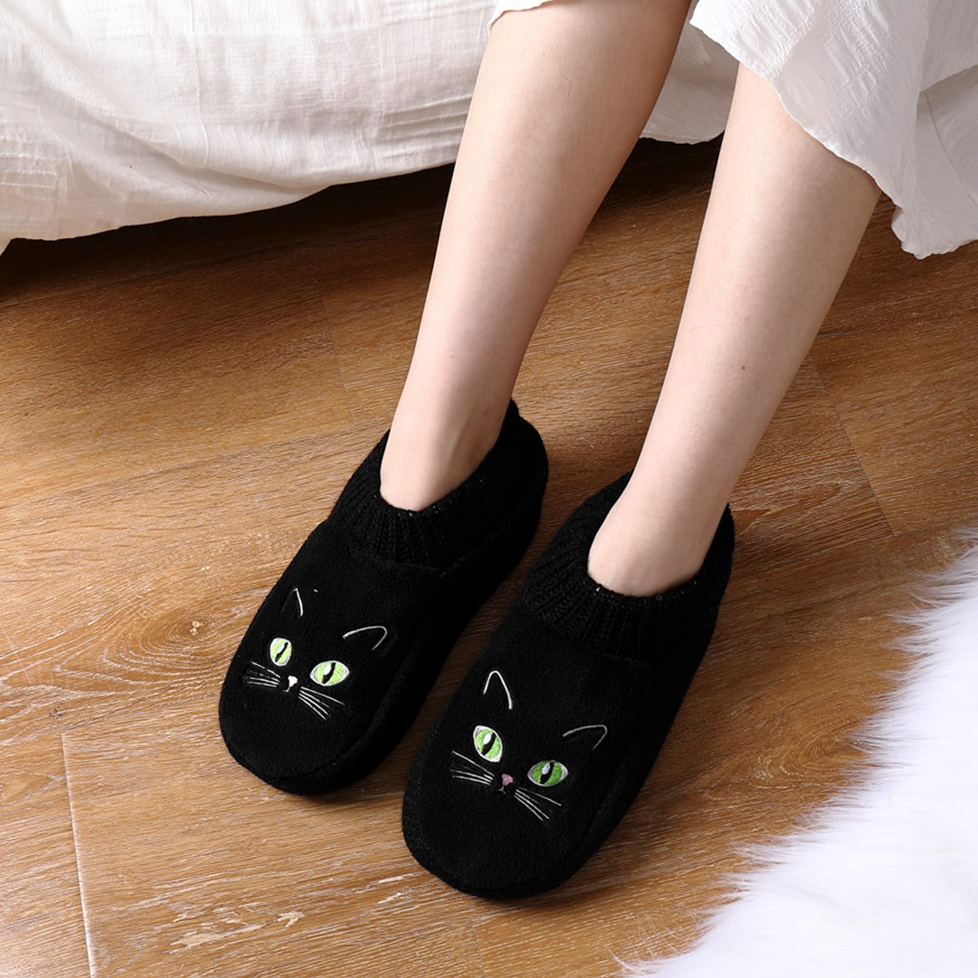 Women's Cozy Fleece-Lined Non-Slip Slipper Socks - Soft Winter Knit Bedroom Socks for Women - Perfect Gift for Cat Lovers - Ideal for Home, Lounge & Cold Weather Comfort