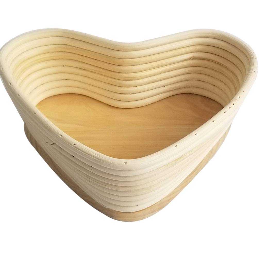 Hemoton 1 Set Heart-Shaped Rattan Bread Proofing Basket with Liner Cloth & Dough Scraper - Banneton Brotform for Sourdough, Artisan Bread Baking - Perfect for Home Bakers & Bread Making Enthusiasts