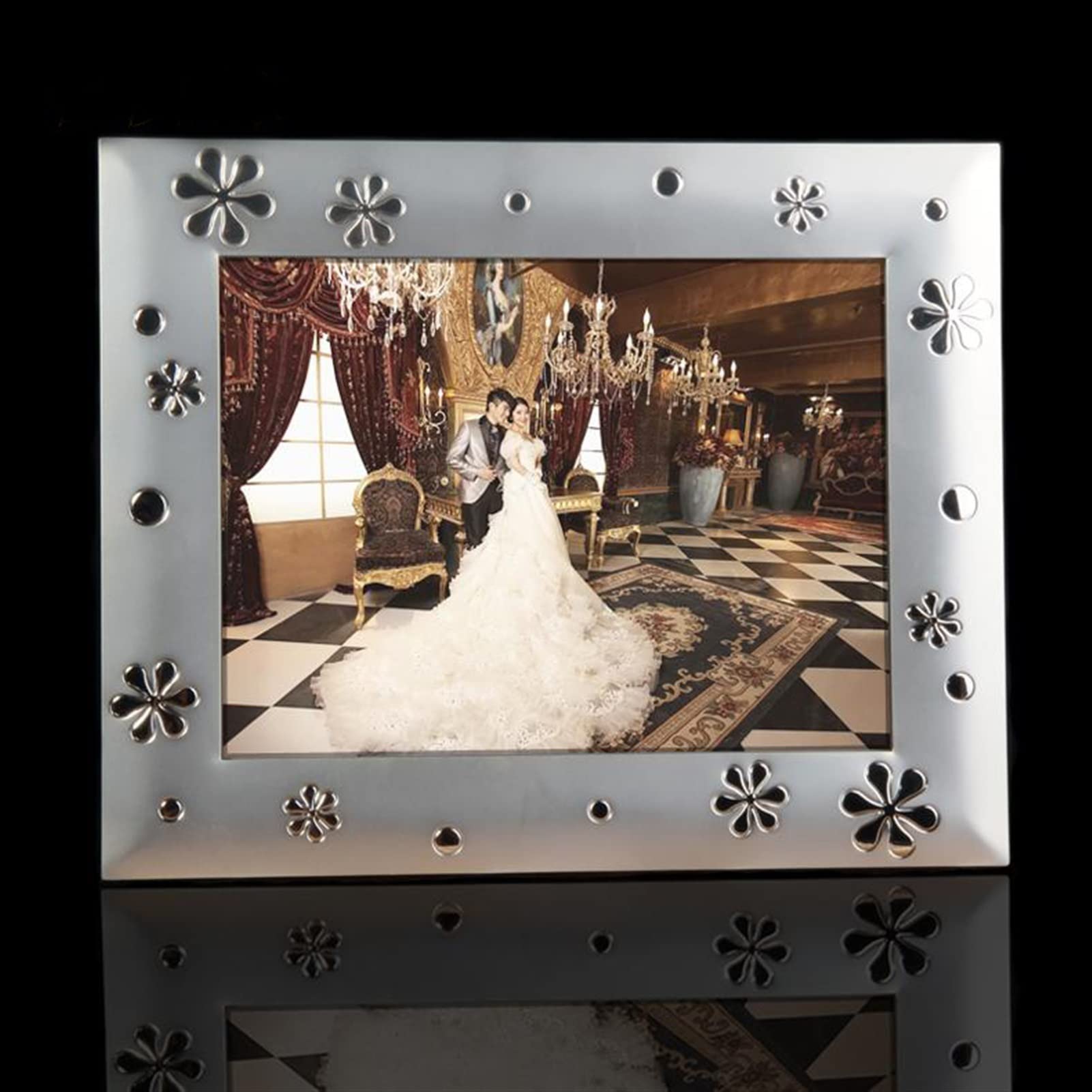 European Style Metal Photo Frame - Elegant Desktop & Home Decor for Pictures, Perfect for Living Room, Bedroom, or Office Display