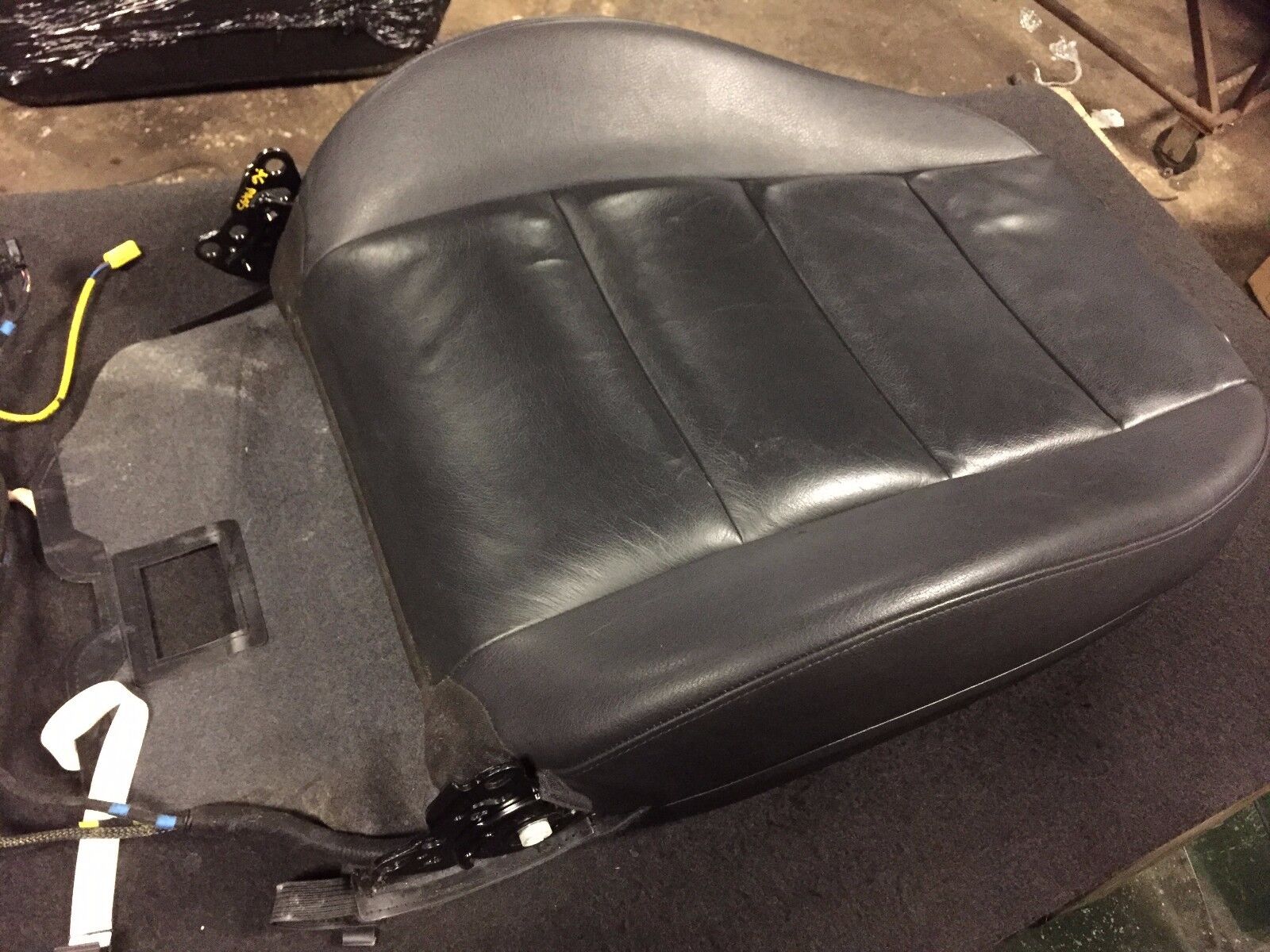 2005-2008 Audi A6 C6 Front Right Passenger Seat Upper Cushion Replacement - OEM Quality Car Seat Cover for Comfort & Luxury Driving Experience