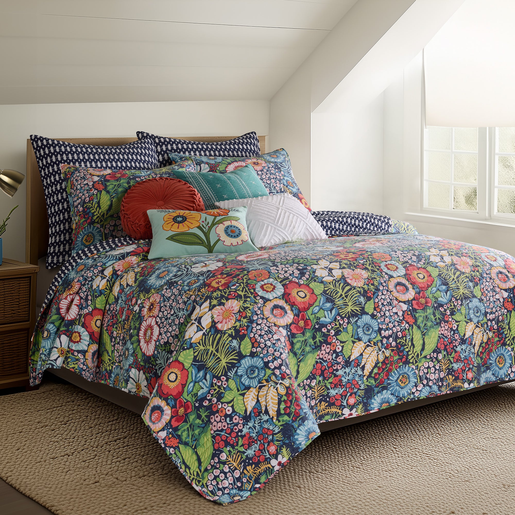 Luxury Night Garden Quilt Set - Queen Size Bedding with Floral Design, Soft Microfiber Comforter for Cozy Sleep - Perfect for Master Bedroom, Guest Room & Airbnb Stays