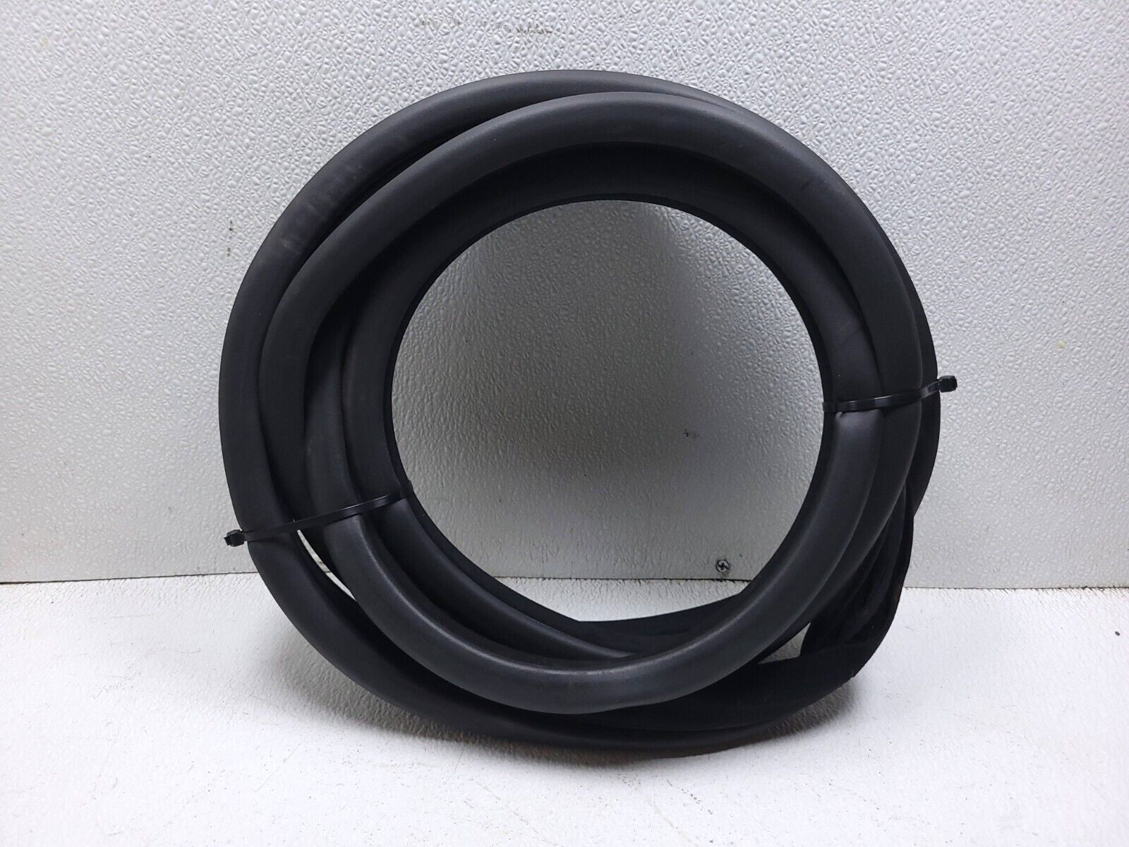 06-11 Mercedes ML500 Left Rear Driver Side Door Weatherstrip Seal - OEM Replacement Part for Improved Weather Protection & Noise Reduction - Perfect for Rainy Days & Long Road Trips