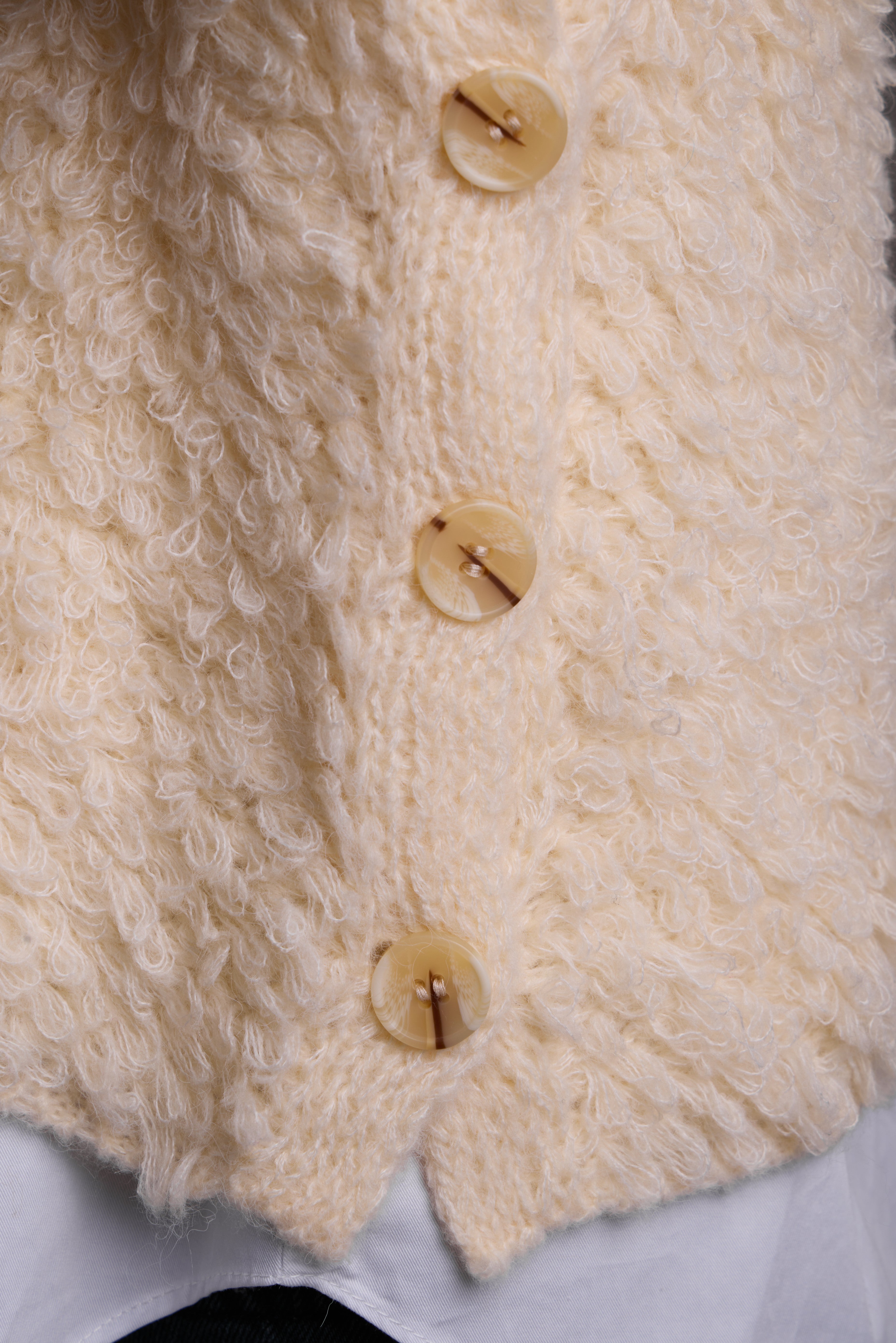 Women's Chunky Knit Sweater Vest - Cozy Cable Knit Sleeveless Pullover for Fall & Winter - Perfect for Layering, Office Wear, and Casual Outfits