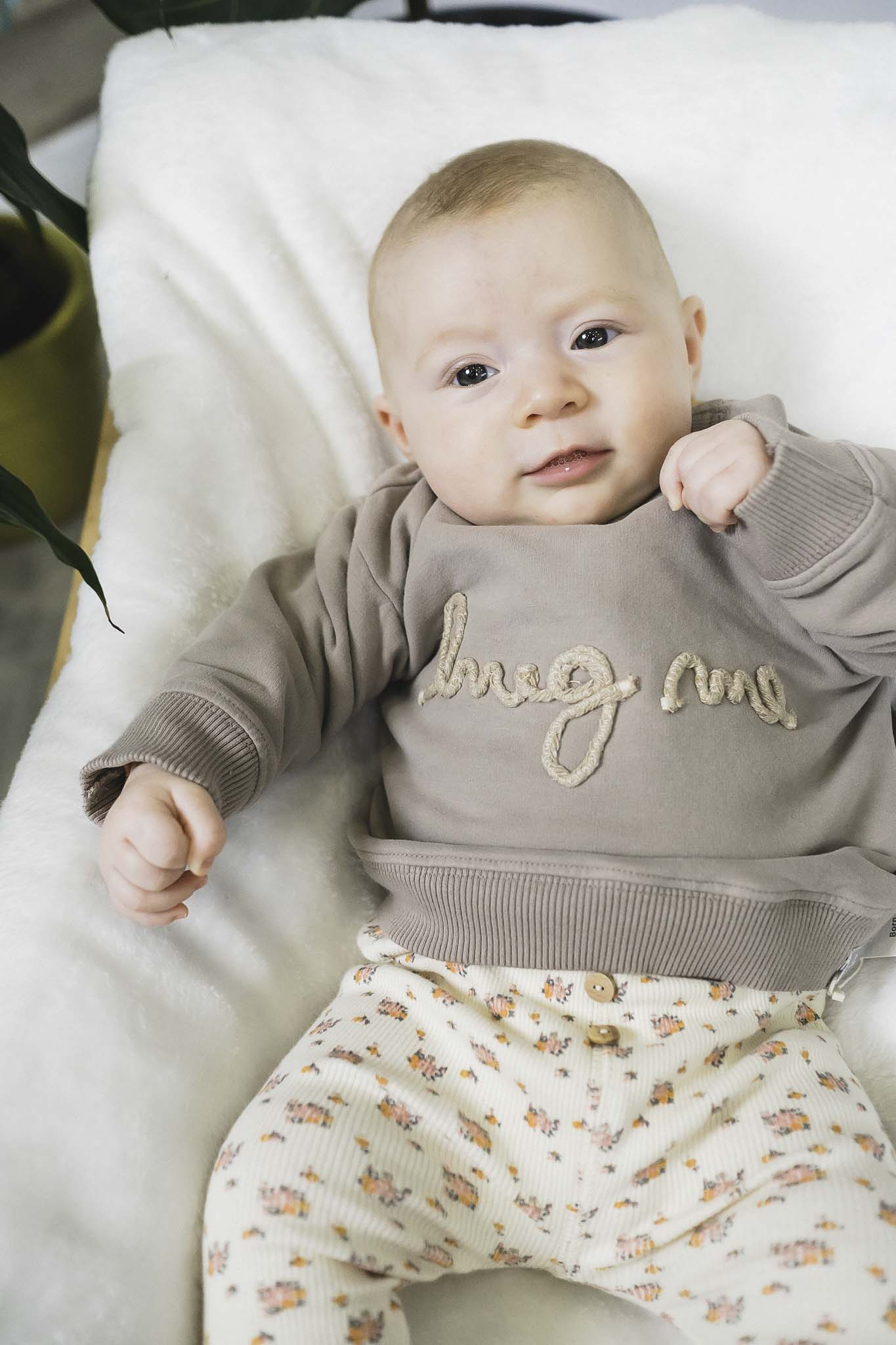 Best Hug Me Embroidered Sweater for Baby - Unisex Soft Cotton Pullover - Perfect for Family Photos & Cozy Winter Outfits