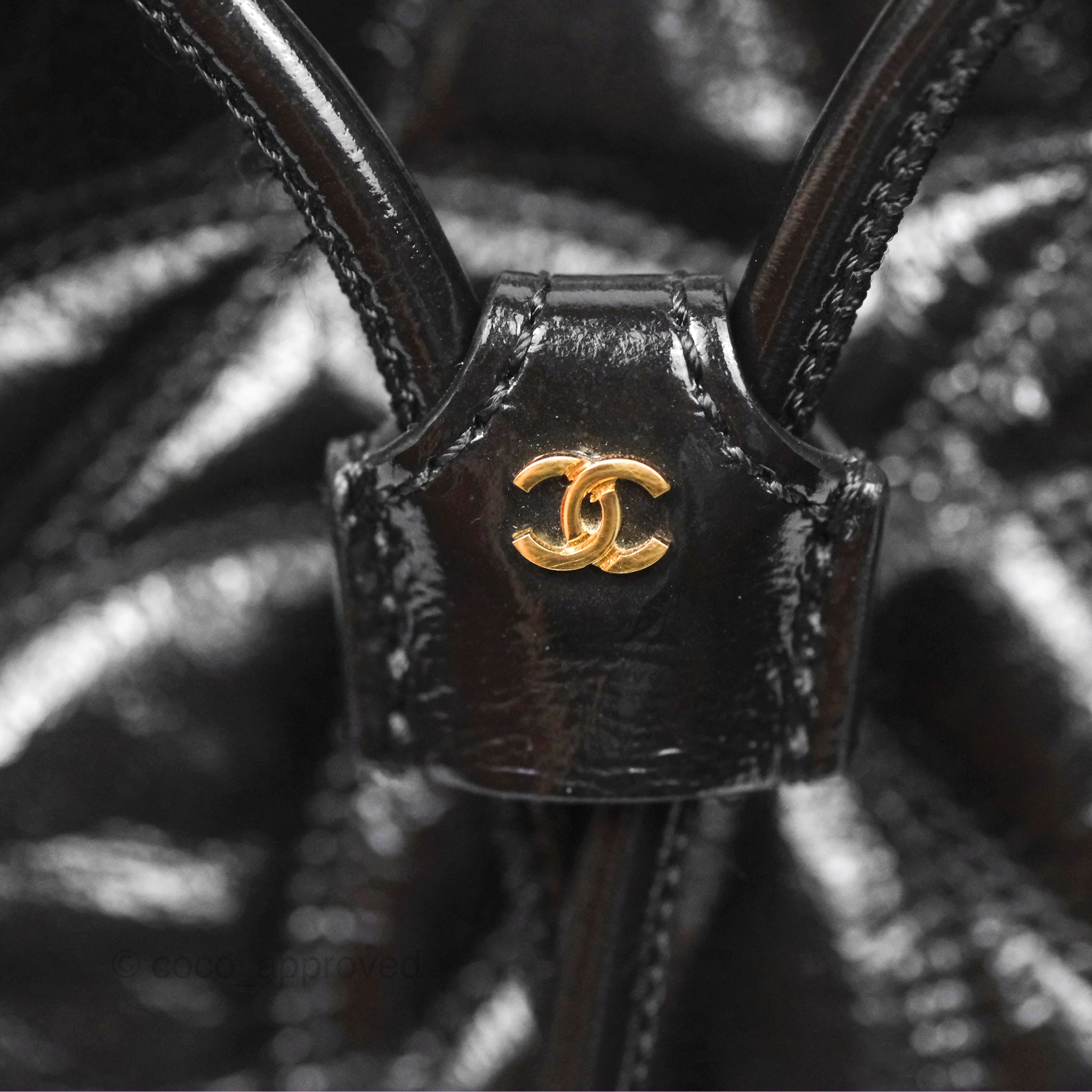 Chanel CC Drawstring Bucket Bag in Black Shiny Aged Calfskin Leather - Luxury Crossbody Purse for Women, Perfect for Date Night & Travel Accessories