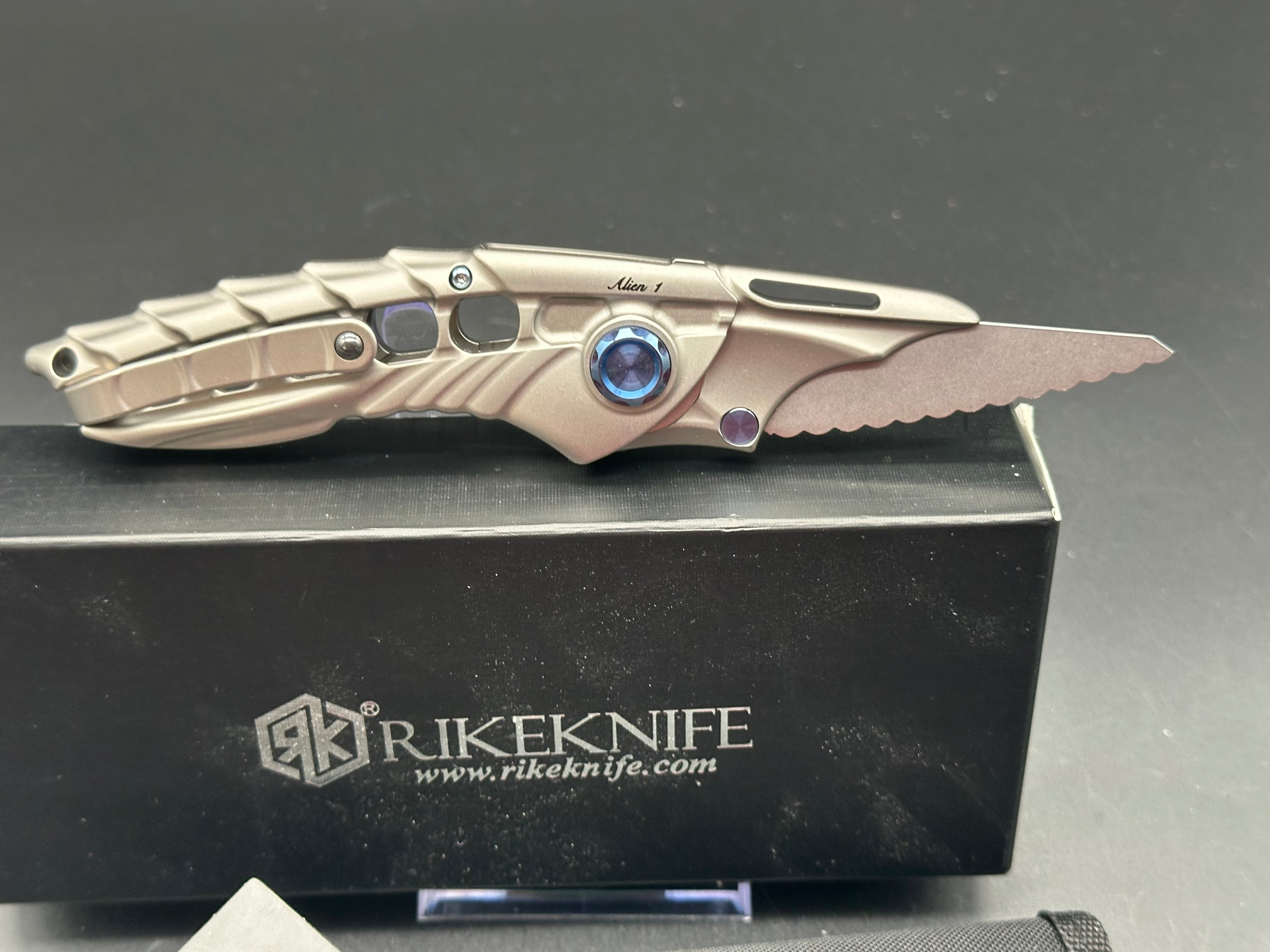 RIKE Alien 1 Folding Knife with Fully Serrated Blade - EDC Tactical Knife for Outdoor Camping, Survival & Everyday Carry