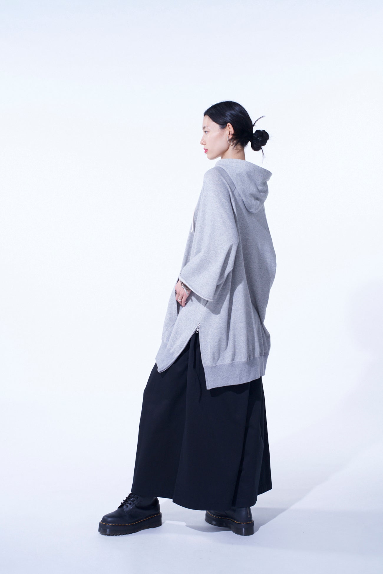 Breathable Cotton Gauze Short Sleeve Hoodie with Side Zippers - Casual Oversized Pullover for Summer, Yoga, and Outdoor Activities