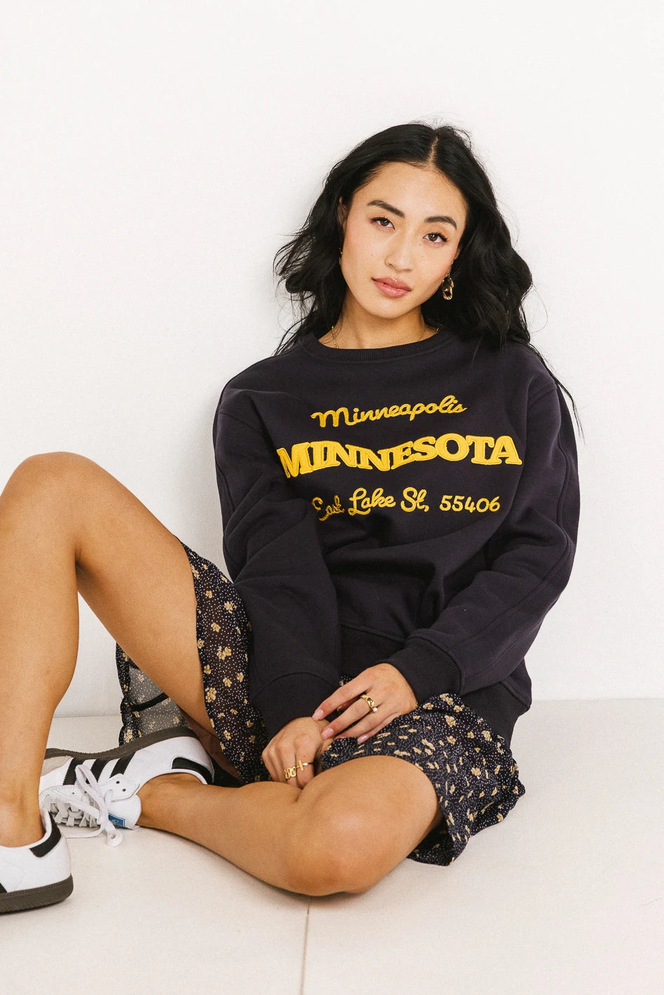 Minnesota Embroidered Sweatshirt for Women & Men - Cozy Fleece Pullover with State Design - Perfect for Fall & Winter Outfits, Casual Wear, and Gift Giving