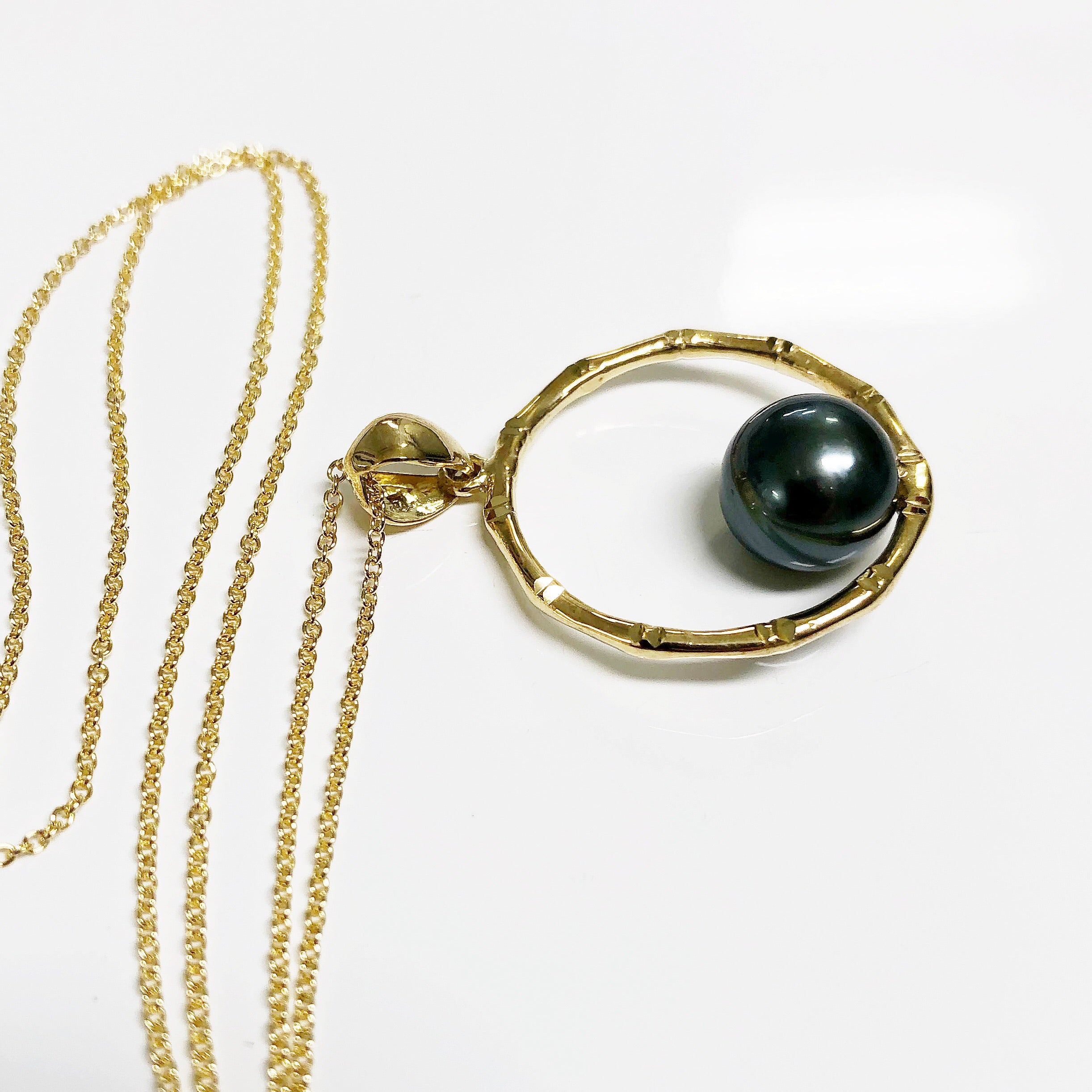 Exquisite Bamboo Pendant Necklace with Tahitian Pearl - Elegant Jewelry Gift for Women, Perfect for Weddings, Parties & Special Occasions (N324)