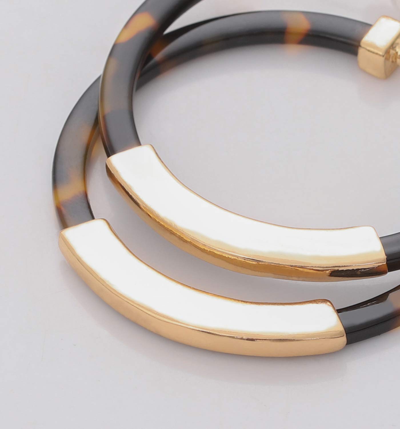 Stylish Geometric Acrylic Hoop Earrings for Women - Bohemian Tortoise Shell Design Fashion Jewelry - Perfect for Casual Wear, Parties & Gift Giving