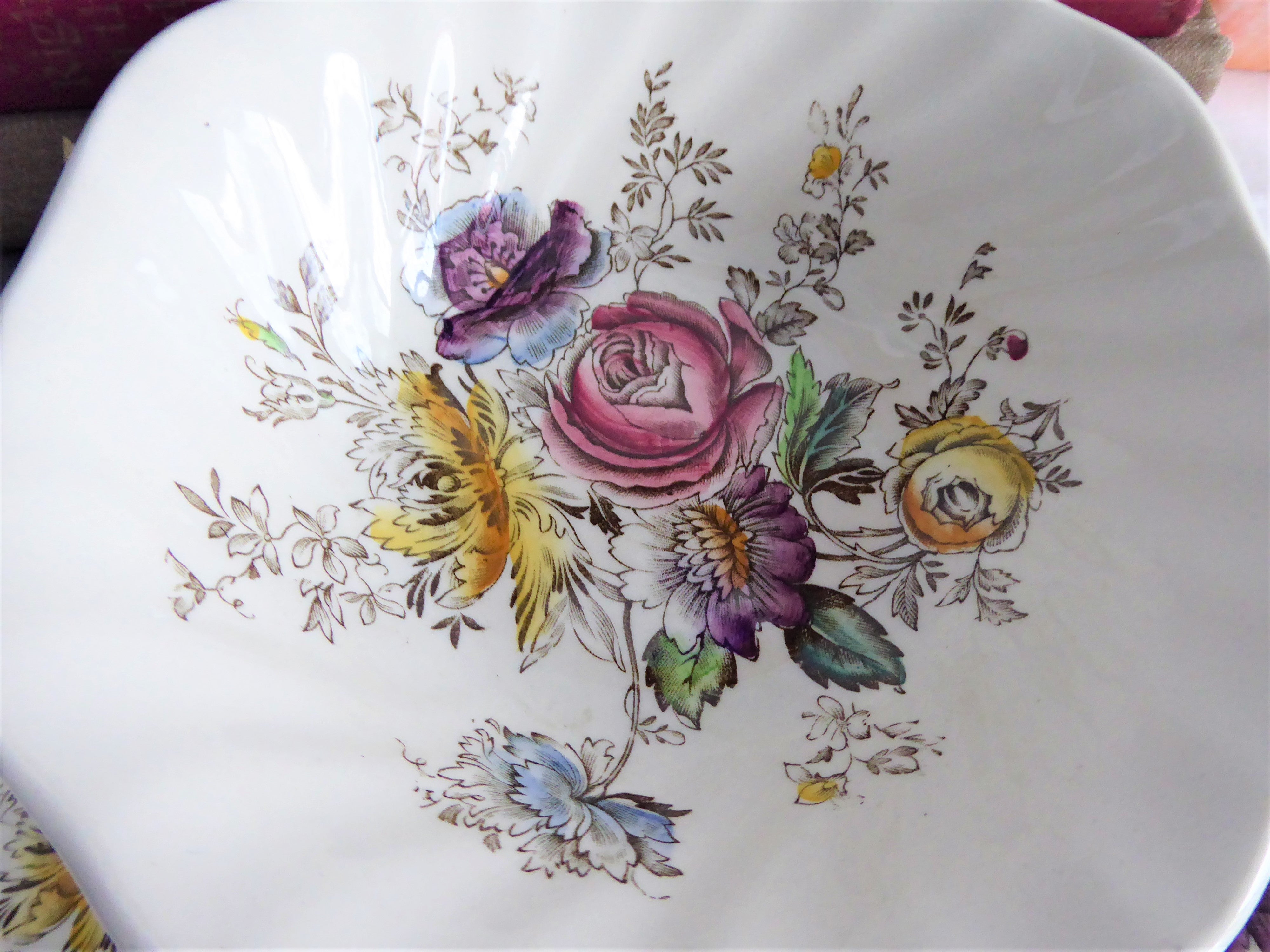 Vintage Johnson Brothers Sheraton Floral Polychrome Cereal Bowls Set of 3 - 1940s Square Design for Breakfast, Dessert & Antique Tableware Collection
