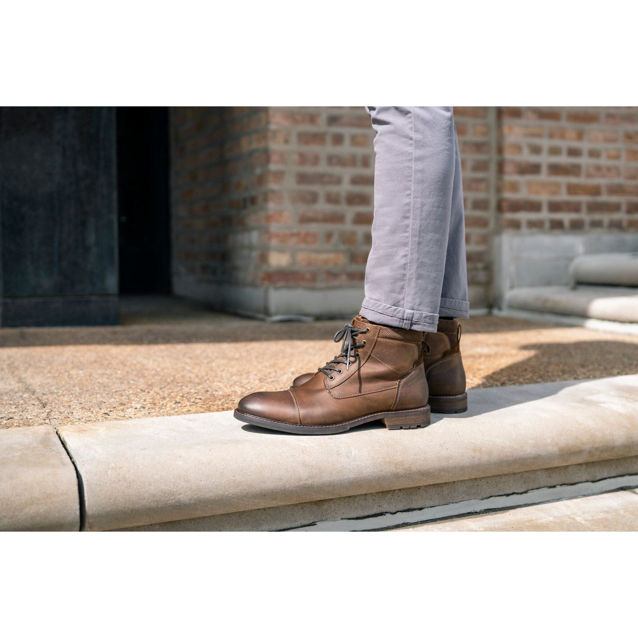 FLORSHEIM LODGE CAP TOE LACE UP BOOTS FOR MEN - DURABLE LEATHER WORK BOOTS FOR OUTDOOR, CASUAL & OFFICE WEAR