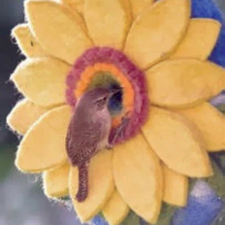 Sunflower Birdhouse for Garden - Handmade Wooden Bird Feeder with Rustic Design - Attract Birds to Your Backyard, Perfect for Outdoor Decoration and Wildlife Watching