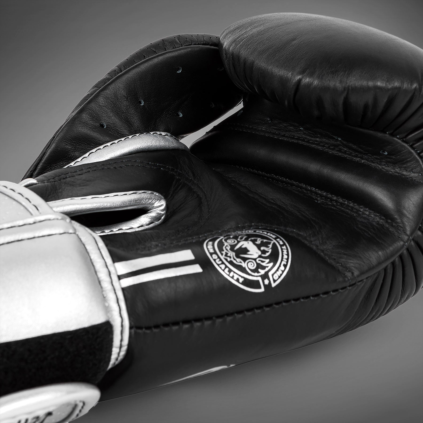 Venum Power 2.0 Boxing Gloves - Premium Training Gloves for MMA, Muay Thai & Kickboxing - Black/Silver - Ideal for Sparring, Bag Work & Fitness Training