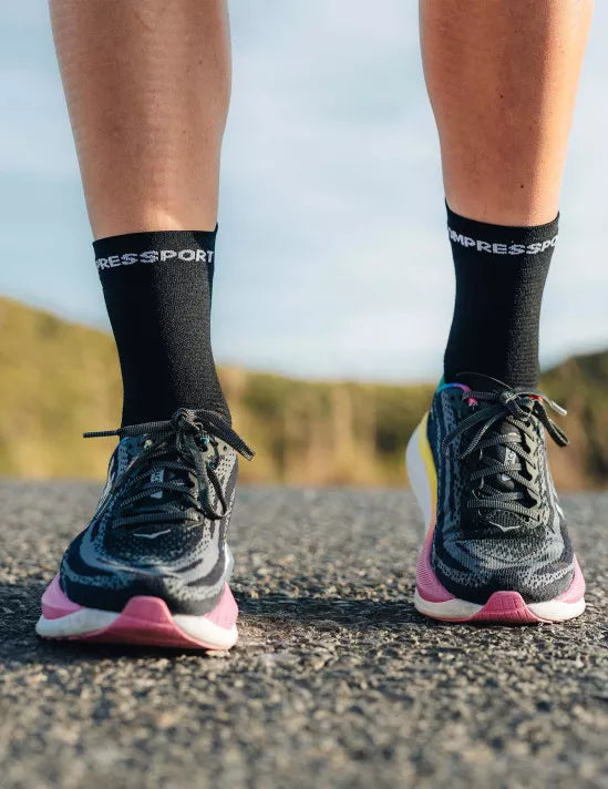 Compressport Unisex Pro Racing Socks v4.0 - High Performance Running Socks for Men & Women - Breathable & Cushioned for Marathon, Trail Running & Workouts - Black/White
