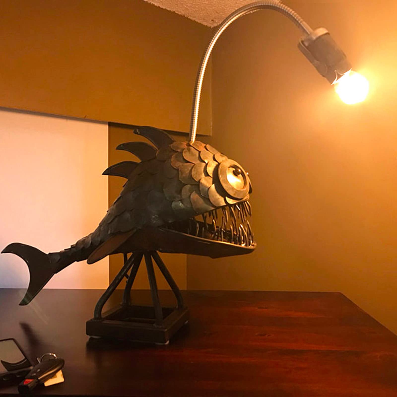 YSBZChu Rustic Angler Fish Desk Lamp - USB Powered Night Light & Office Decor, Retro Art Shark Statue Lighting for Home, Bedroom, or Workspace (Medium Size)
