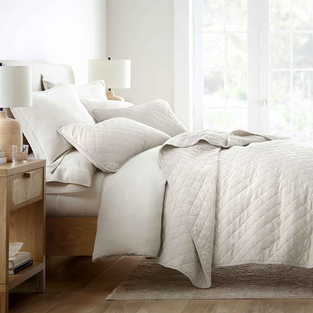 3-Piece Diamond Stitch Quilted Bedspread Set - Queen Size, Soft & Luxurious Bedding for Cozy Bedroom Decor - Perfect for Master Bedroom, Guest Room & Dorm
