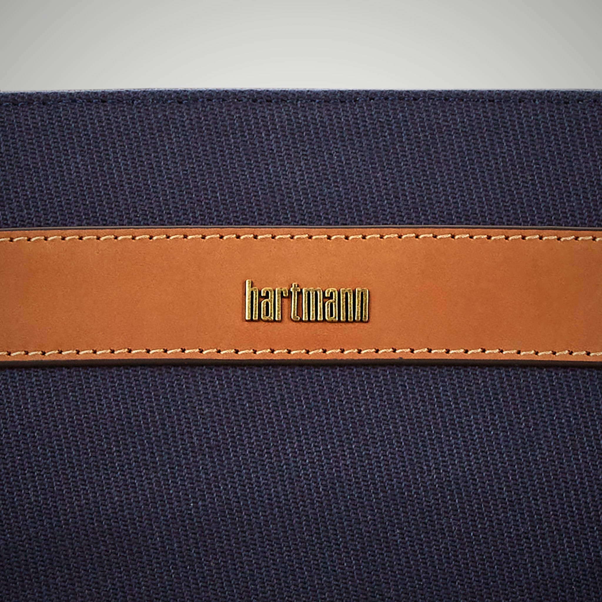 Hartmann Reserve Travel Kit - Premium Leather Toiletry Bag for Men & Women | Perfect for Business Trips, Vacations & Weekend Getaways