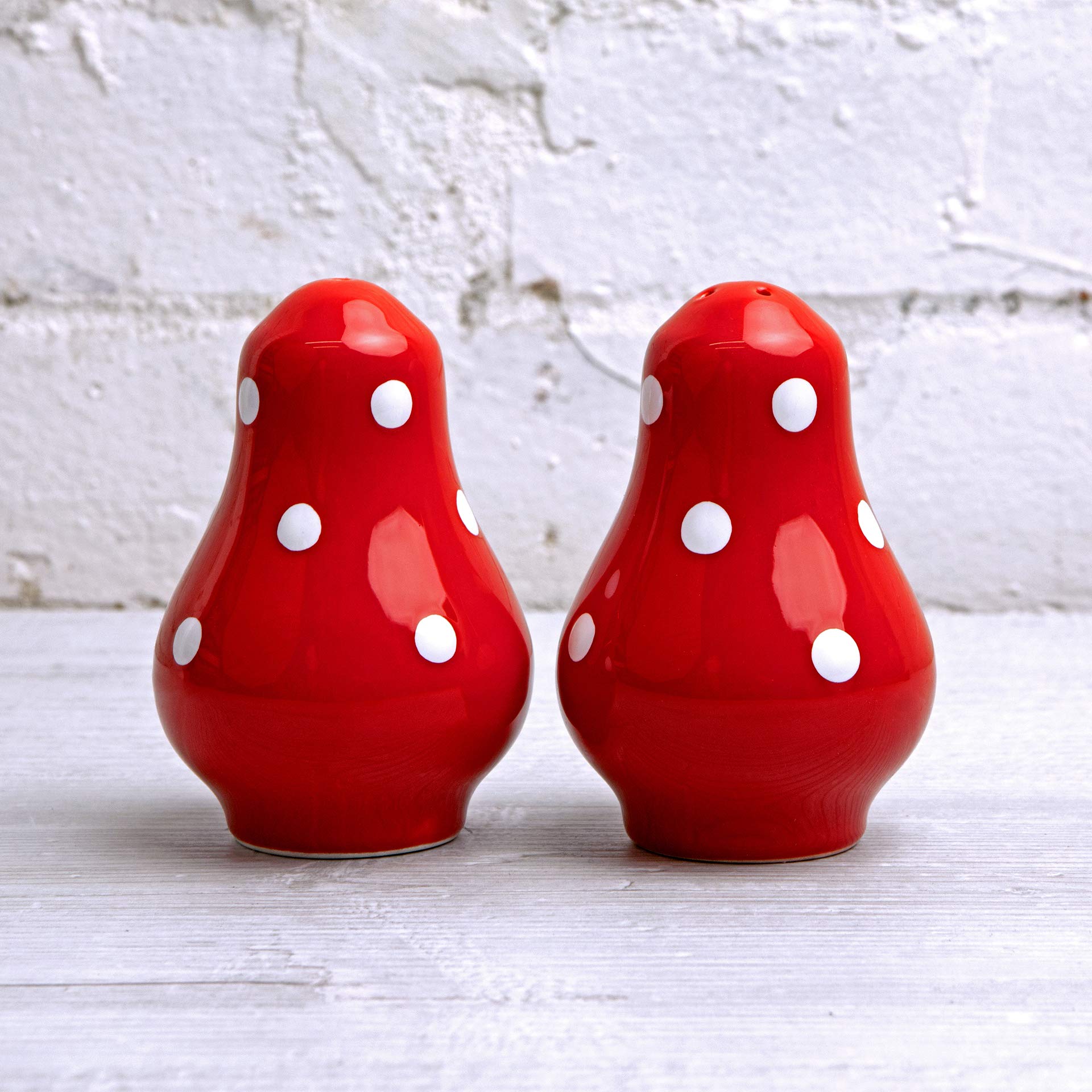 Handcrafted Red Polka Dot Ceramic Salt and Pepper Shakers Set - Farmhouse Kitchen Decor for Home, Restaurants & Weddings | Perfect for Dining Tables, Kitchen Countertops and Gift Giving