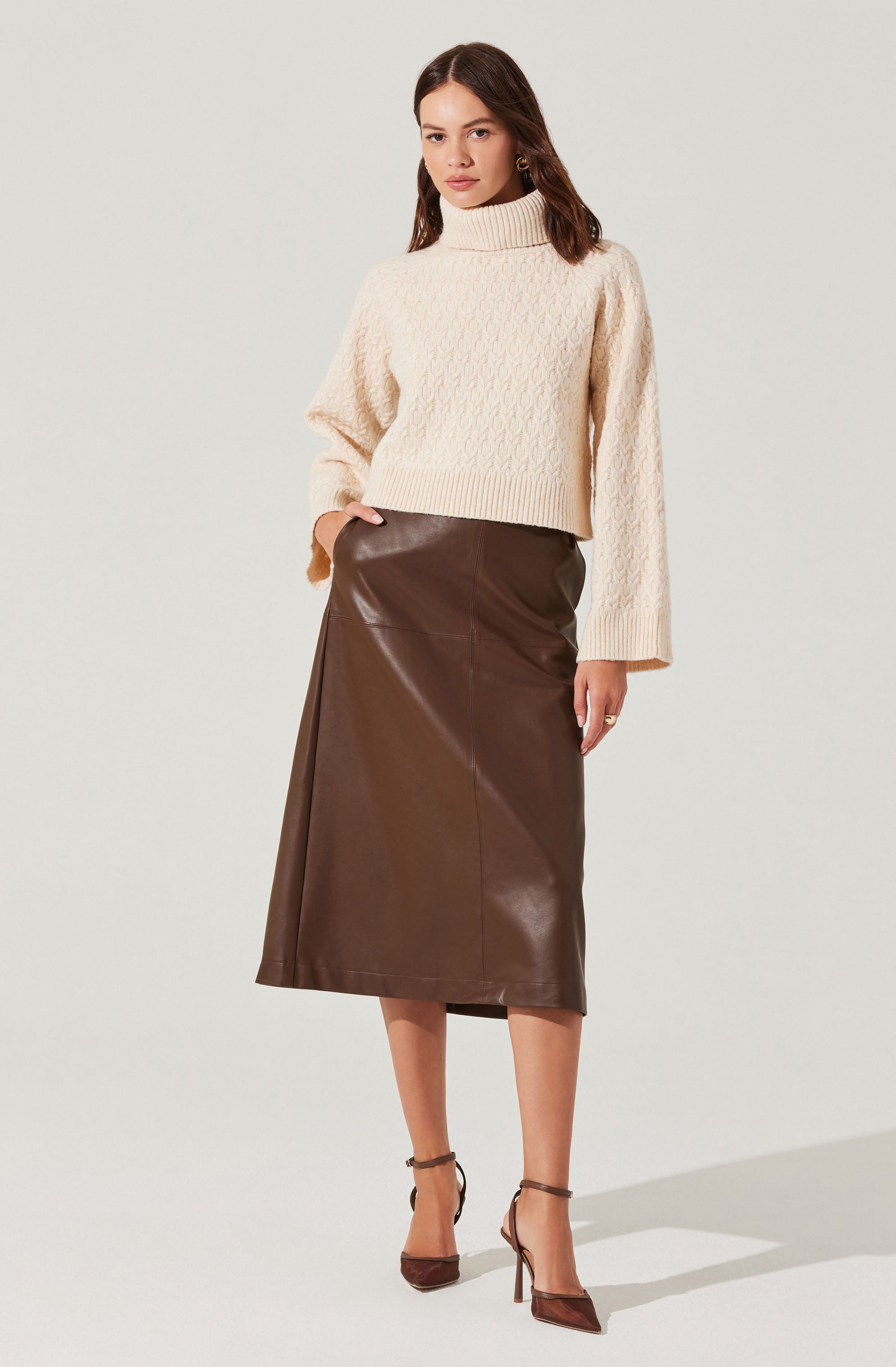 Chunky Knit Textured Boxy Turtleneck Sweater for Women - Cozy Winter Pullover for Casual Outfits & Office Wear