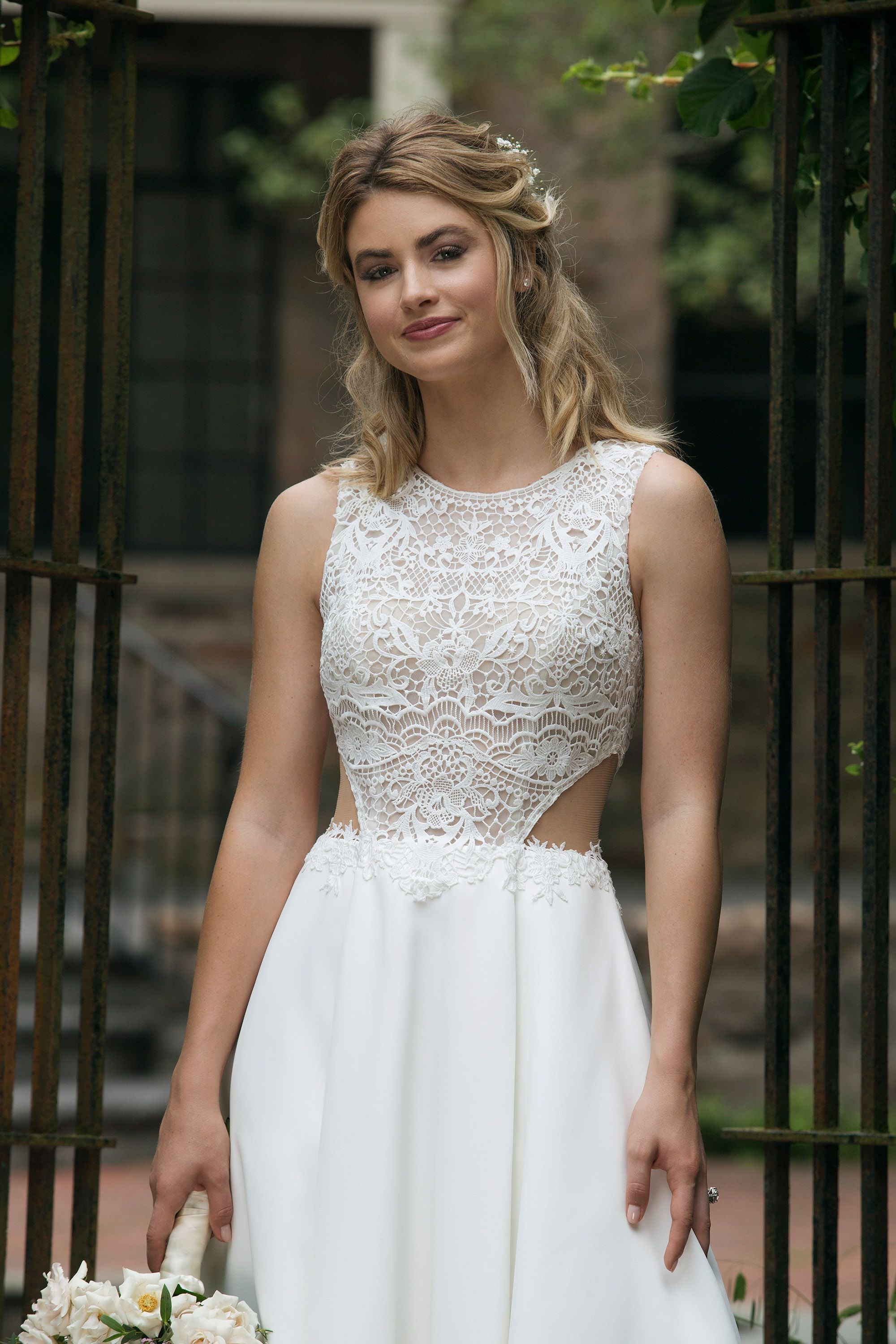 Justin Alexander Sincerity 44044 Wedding Dress Sample Gown - Elegant Lace Bridal Gown for Church Ceremony & Formal Wedding Events