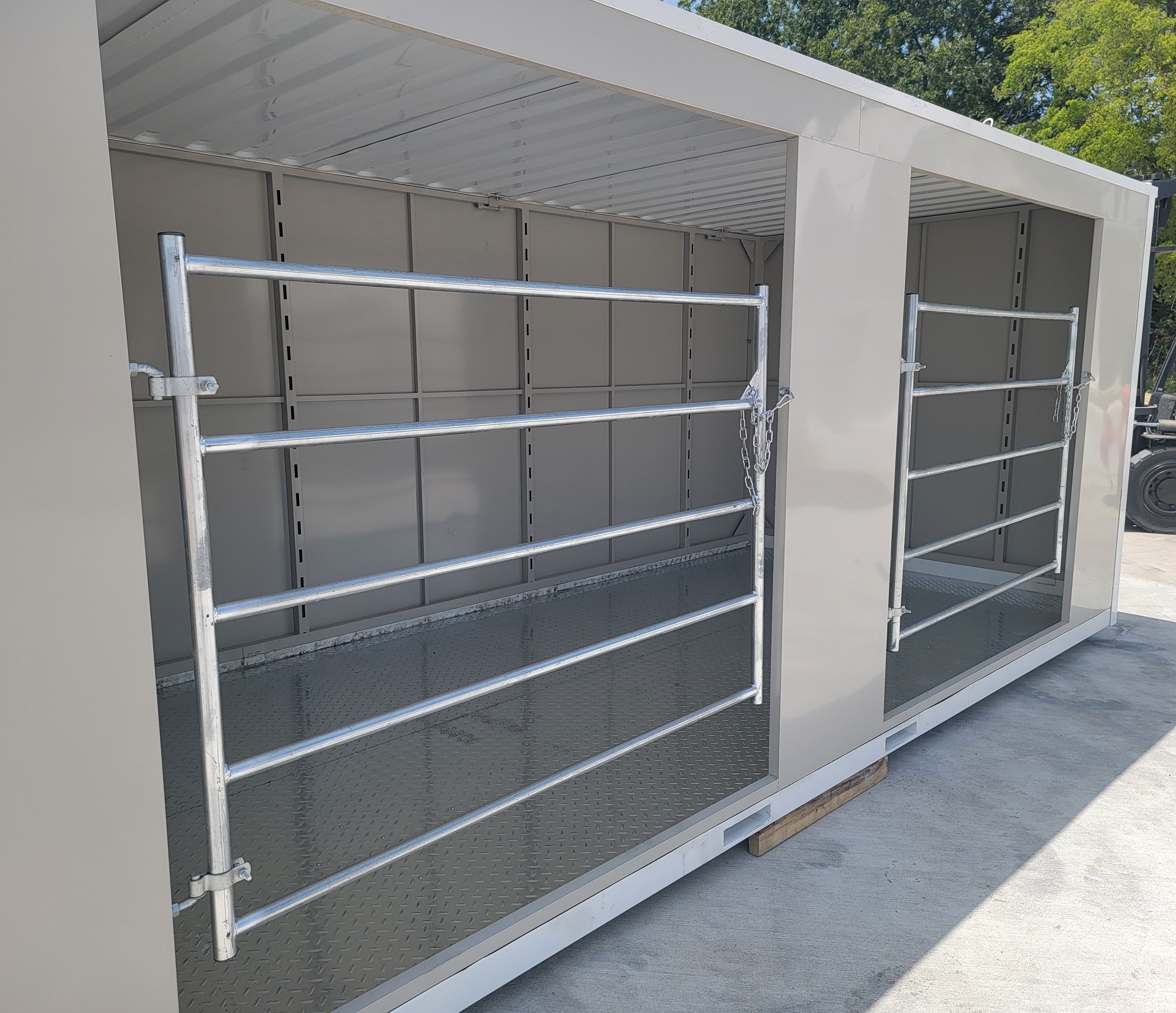 8'x20' Portable Double Livestock Stall - Heavy Duty Relocatable Storage Building & Loafing Shed | Durable Farm Shelter for Horses, Cattle & Livestock | Perfect for Barns, Ranches & Agricultural Use