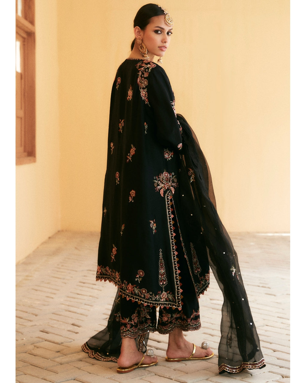 Elegant Black Embroidered Kurta Set for Women - Traditional Indian Ethnic Wear - Perfect for Weddings, Festivals & Special Occasions