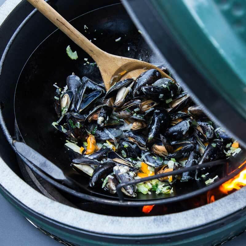 Big Green Egg Carbon Steel Wok - 14 Inch Stir Fry Pan for Outdoor Cooking, Camping & BBQ - Premium Heavy Duty Wok for Gas Stove, Grill & Induction Cooktop - Perfect for Asian Stir Fry, Sautéing & Deep Frying
