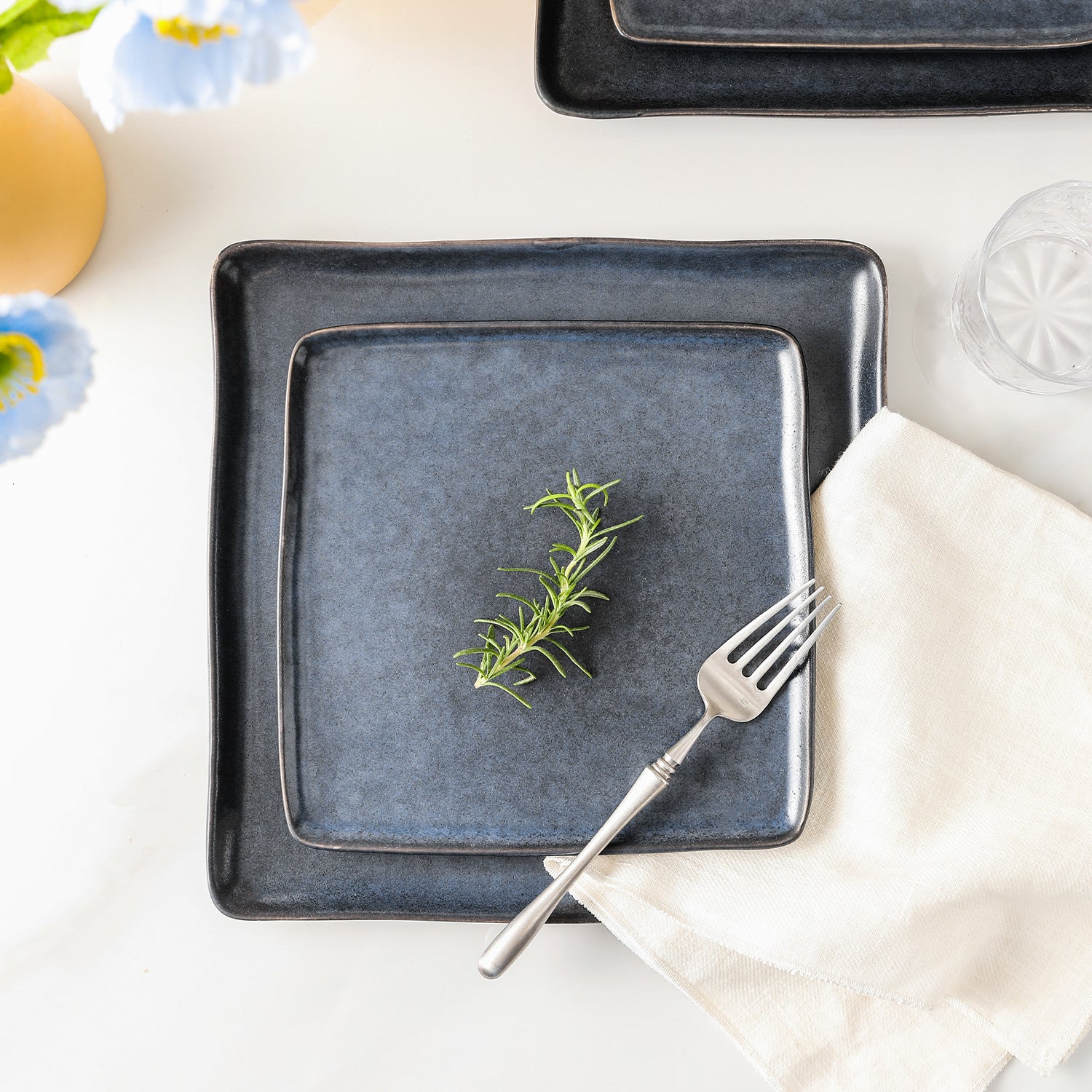 Premium Jonny Stoneware Dinnerware Set - Elegant Blue Ceramic Plates, Bowls & Mugs - Durable & Microwave Safe for Everyday Dining & Entertaining
