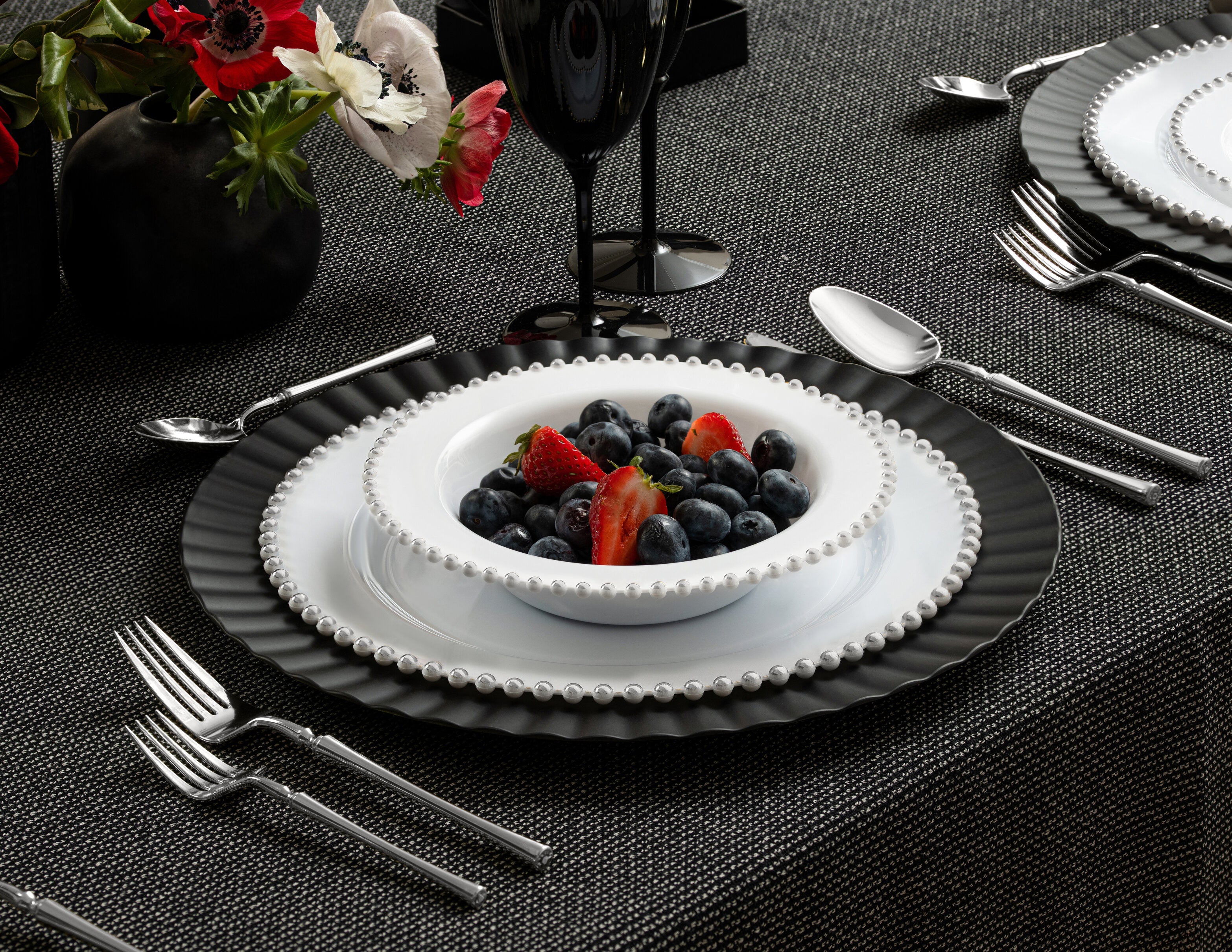10-Pack White & Silver Round Plastic Plates with Beaded Rim - Elegant Disposable Dinnerware for Parties, Weddings & Events
