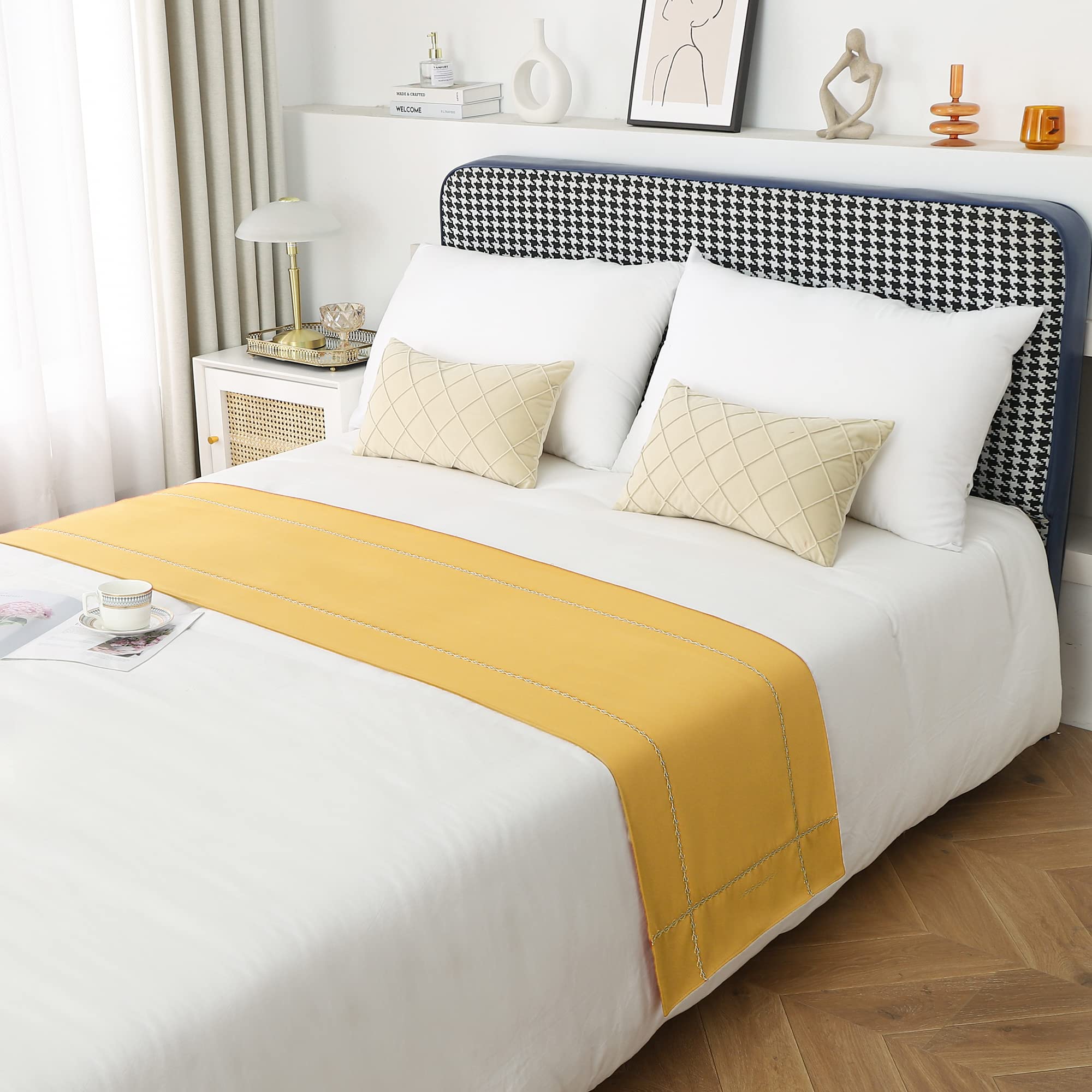 210 x 50 cm Gold Bed Runner for Queen & Full Size Beds - Luxury Bed Throw for Foot of Bed, Bedroom Decor, Hotel & Wedding Room Styling - Perfect for Master Bedrooms, Guest Rooms & Special Occasions