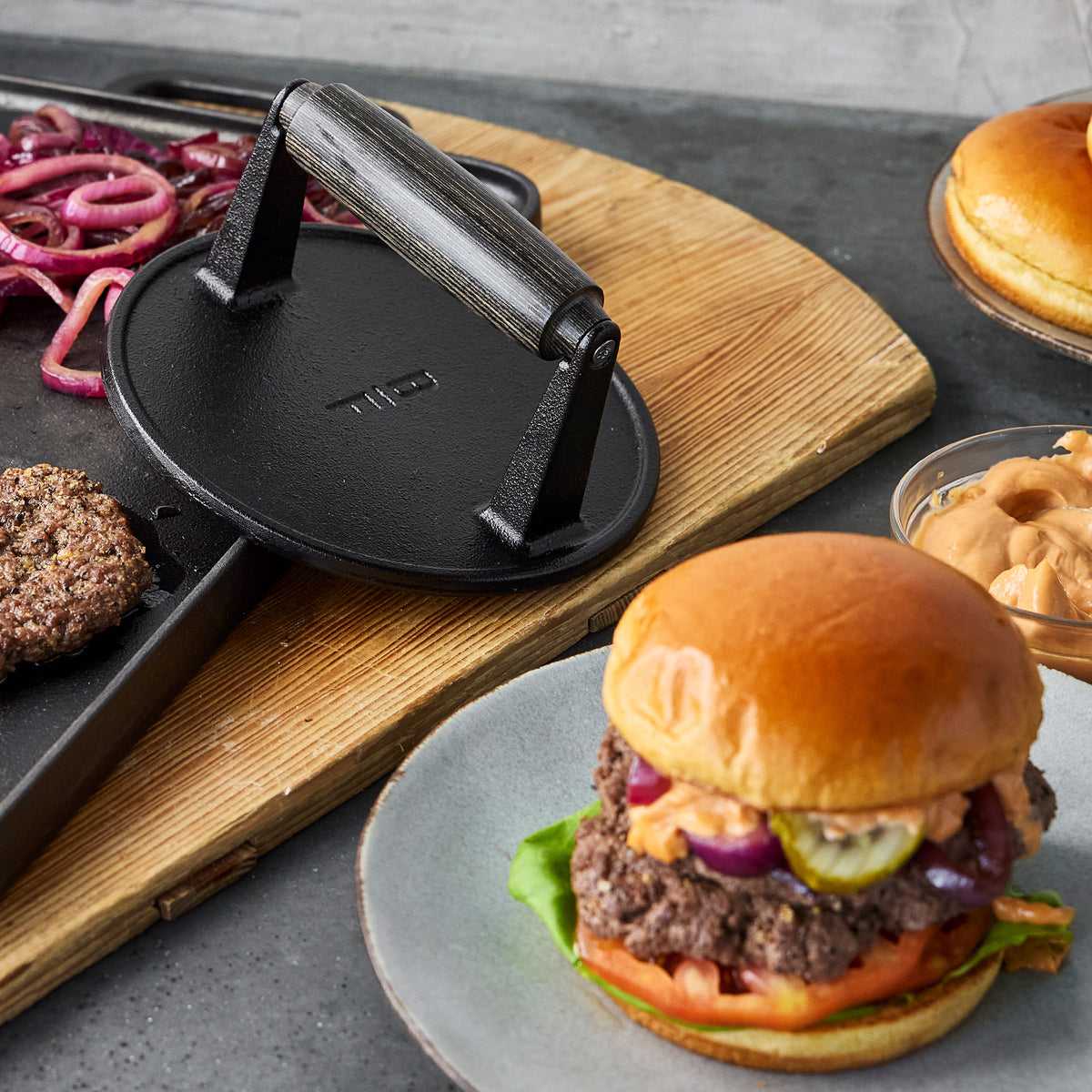 Bobby Flay by GreenPan 6.5-Inch Cast Iron Round Grill Press - Heavy Duty Weight for Perfectly Seared Steaks, Burgers & Paninis - Ideal for Indoor/Outdoor Grilling & BBQ Cooking