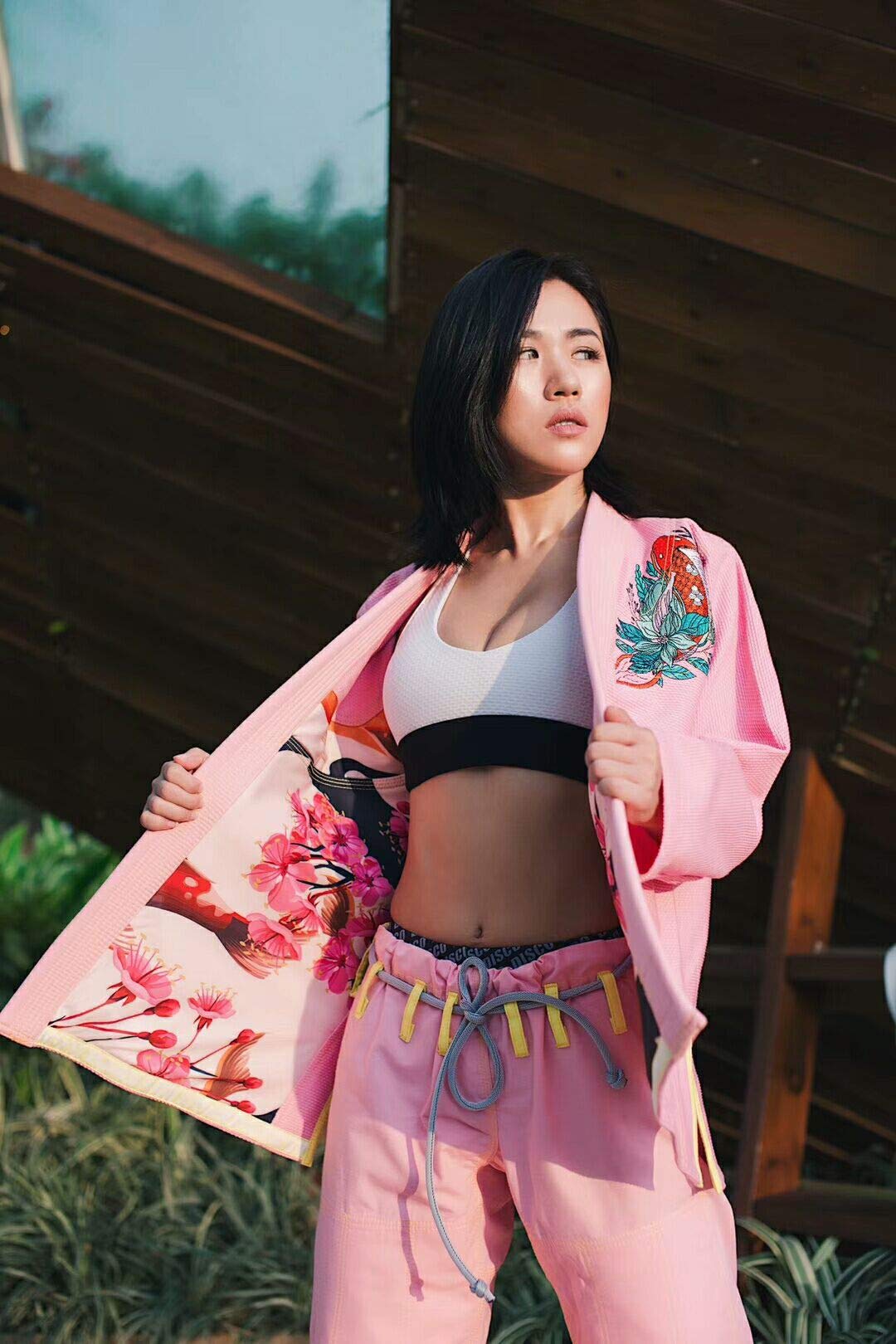 FLUORY Women's Brazilian Jiu Jitsu Gi - Lightweight BJJ Kimono Uniform for Ladies Training & Competition - Perfect for MMA, Grappling & No-Gi Transition Practice - Ideal for Gym Sessions, Martial Arts Classes and Tournament Fighting