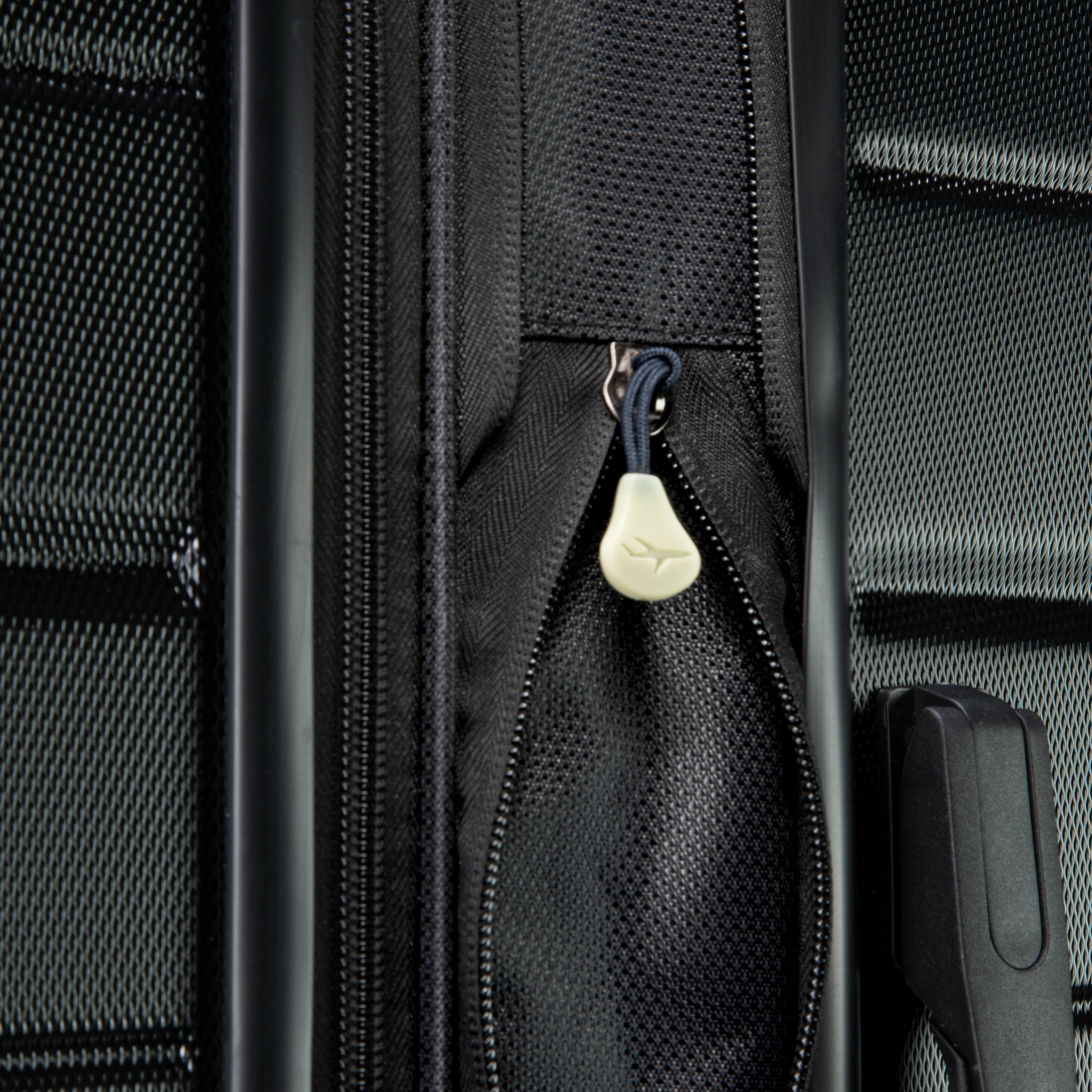 Skyway Epic 2.0 Medium Expandable Spinner Luggage - 20