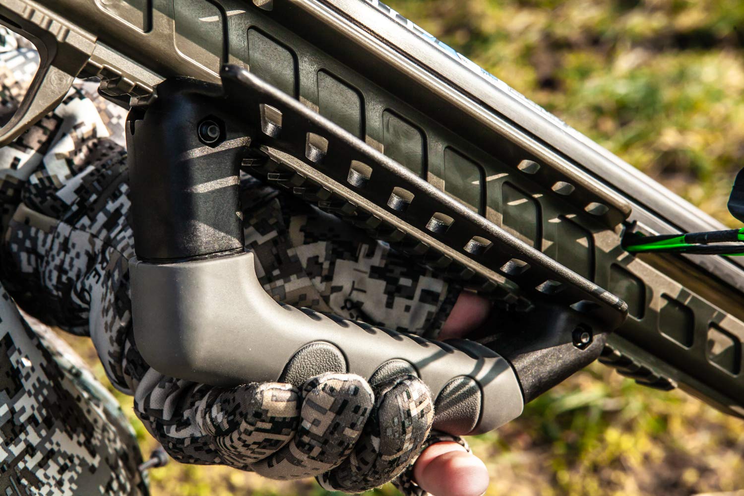 KILLER INSTINCT Boss 405 Crossbow Pro Package with 4x32 IR-W Scope, Rope Cocker, String Suppressors, 3-Bolt Quiver, 3 Hypr Lite Bolts & Field Tips - Hunting Gear for Deer, Target Practice & Outdoor Sports
