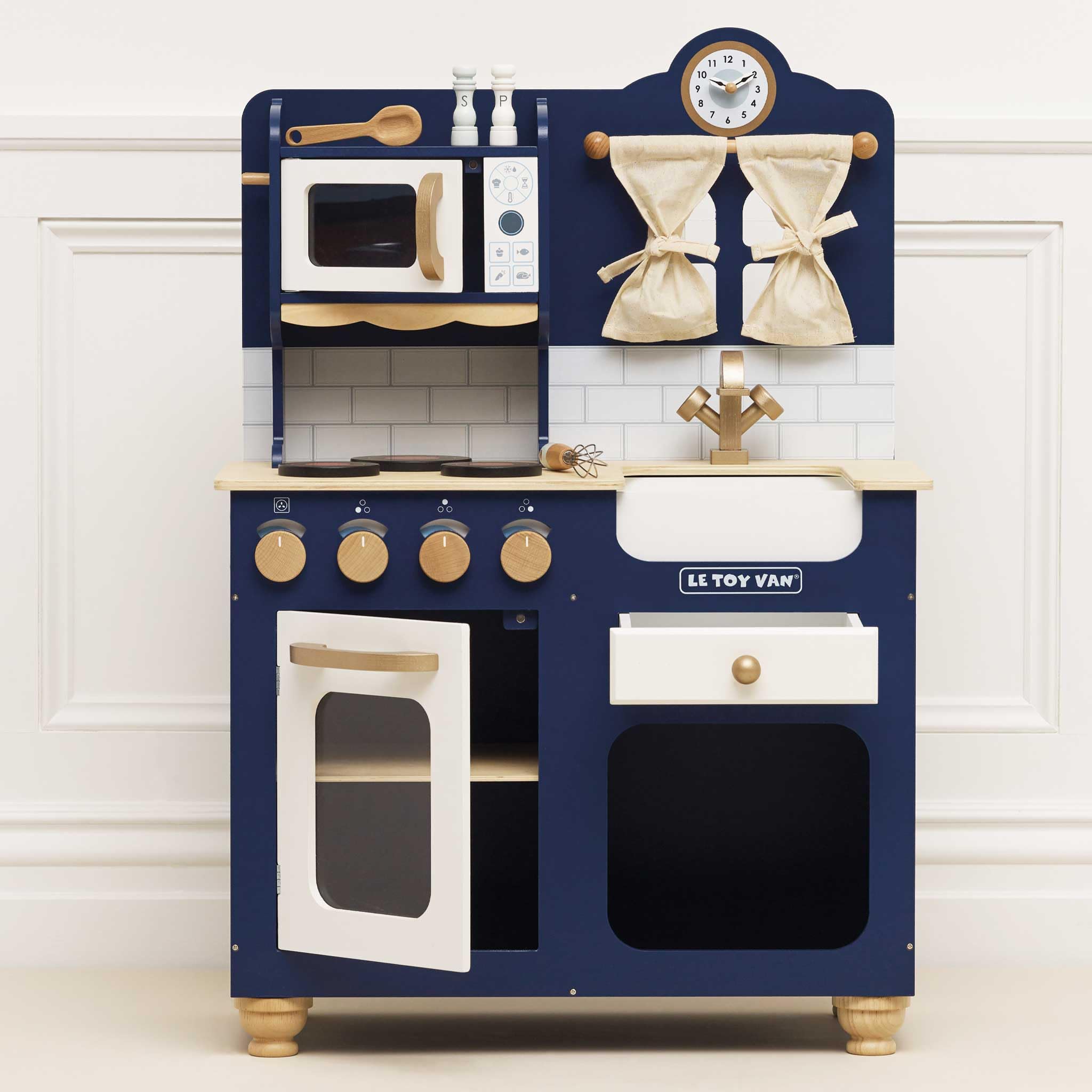 Le Toy Van Oxford Deluxe Wooden Toy Kitchen Set for Kids Ages 3+ | Pretend Play Cooking Station with Realistic Features | Perfect for Preschool Playrooms & Birthday Gifts