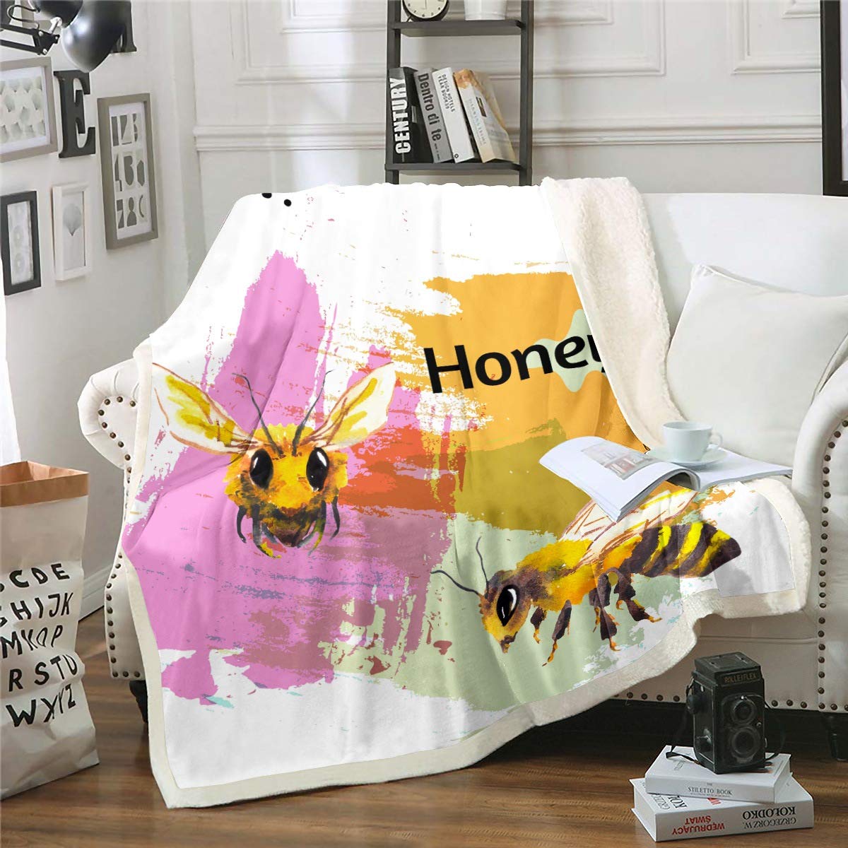 Flying Honeybee Pattern Sherpa Blanket - Ultra Soft Flannel Throw for Couch, Sofa, Chair & Bed - 30x40 Inch Microfiber Warm Blanket - Perfect for Cozy Nights, Home Decor & Gift Giving