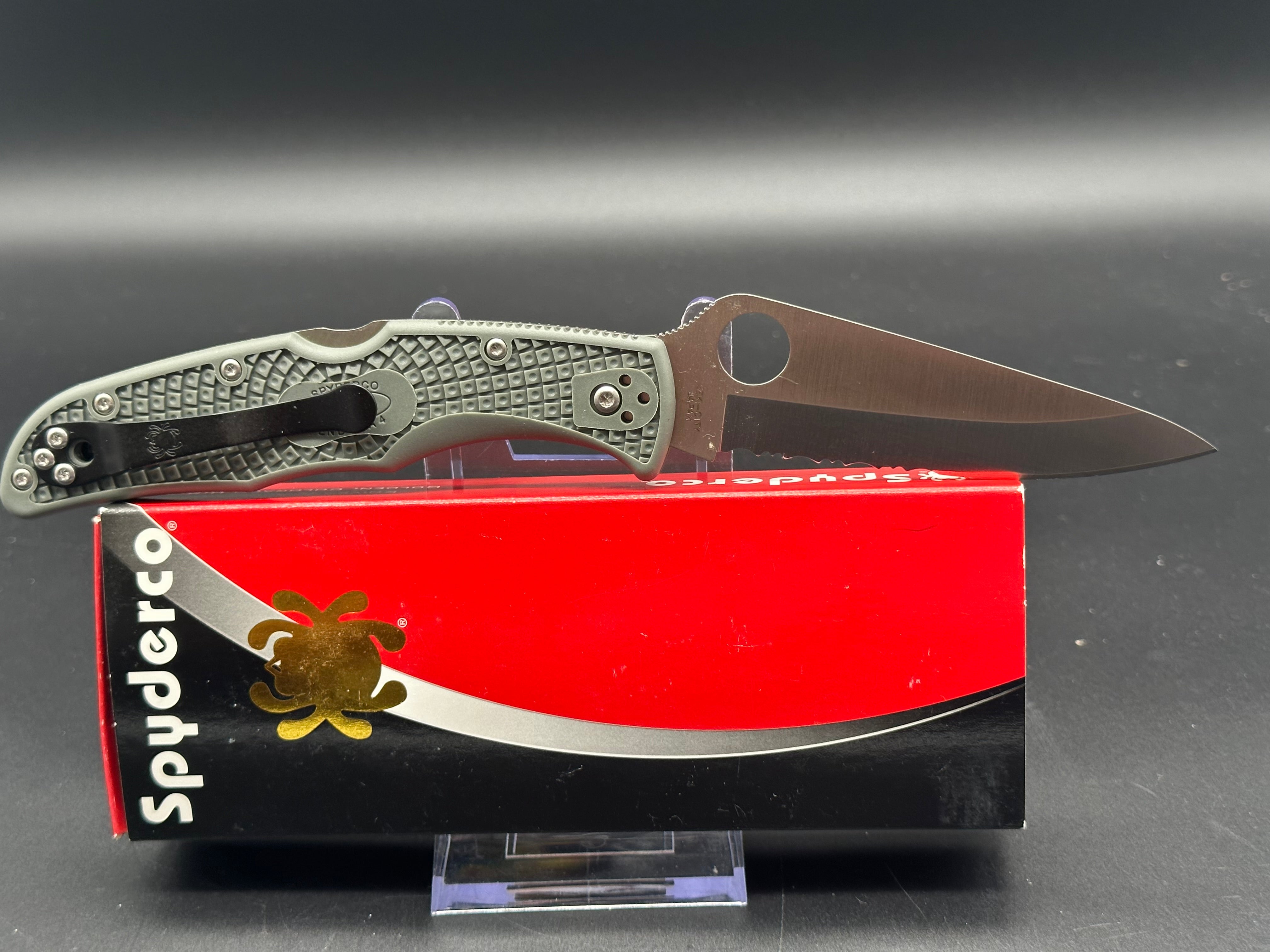 Spyderco C10PSFG Endura Folding Knife - Foliage Green G-10 Handle, VG-10 Steel Blade - Perfect for Outdoor Camping, Hiking & Everyday Carry (EDC)