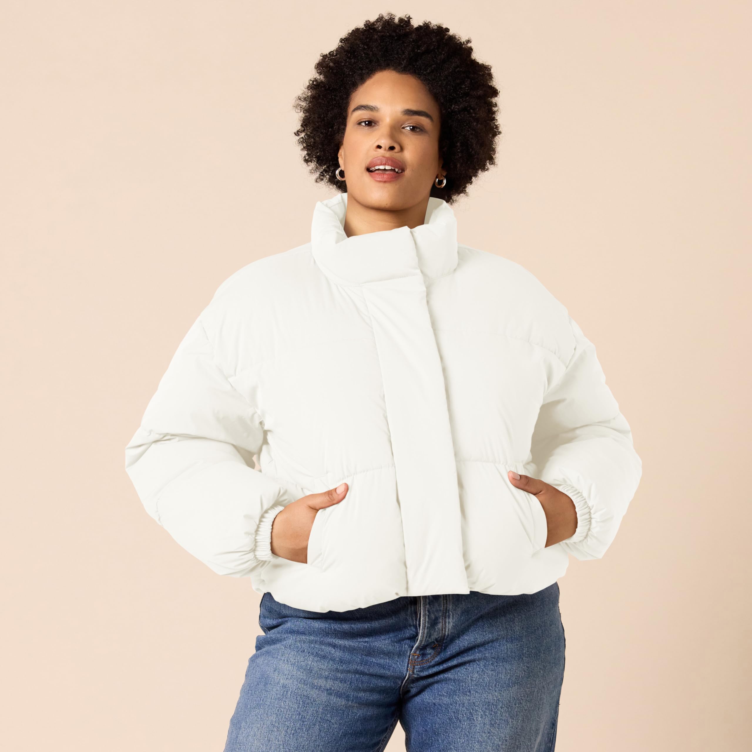 Amazon Essentials Women's Cropped Full-Zip Puffer Jacket - Quilted Matte or Sherpa Fleece - Lightweight Warm Winter Coat for Casual Outfits & Outdoor Activities