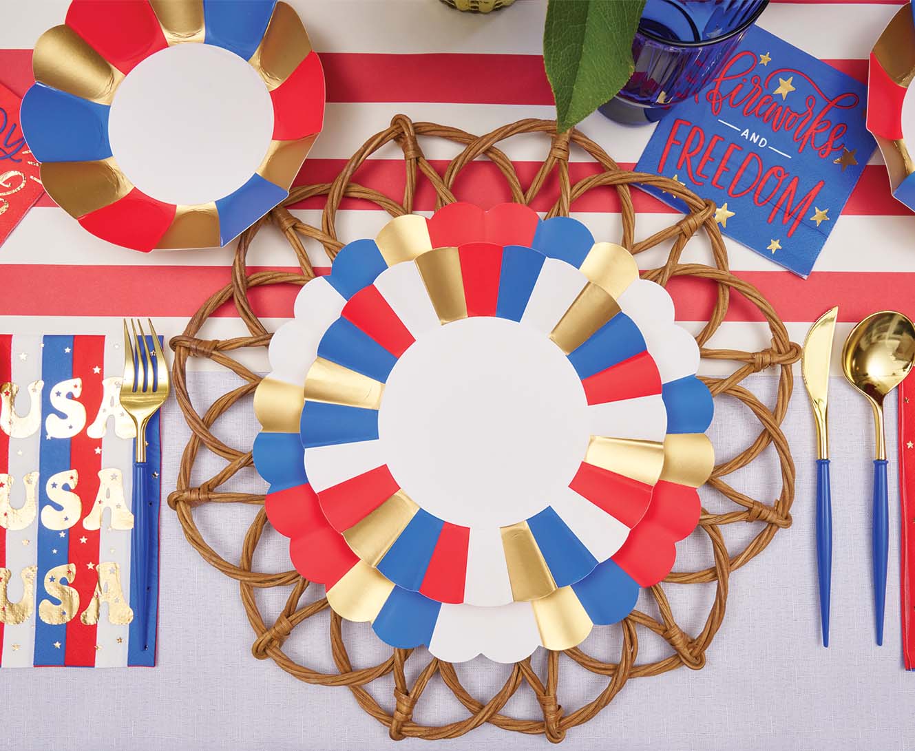 Modern Patriotic Dinner Plates Set of 8 - American Flag Themed Dinnerware for 4th of July, Memorial Day & BBQs - Perfect for Outdoor Picnics, Parties & Holiday Celebrations