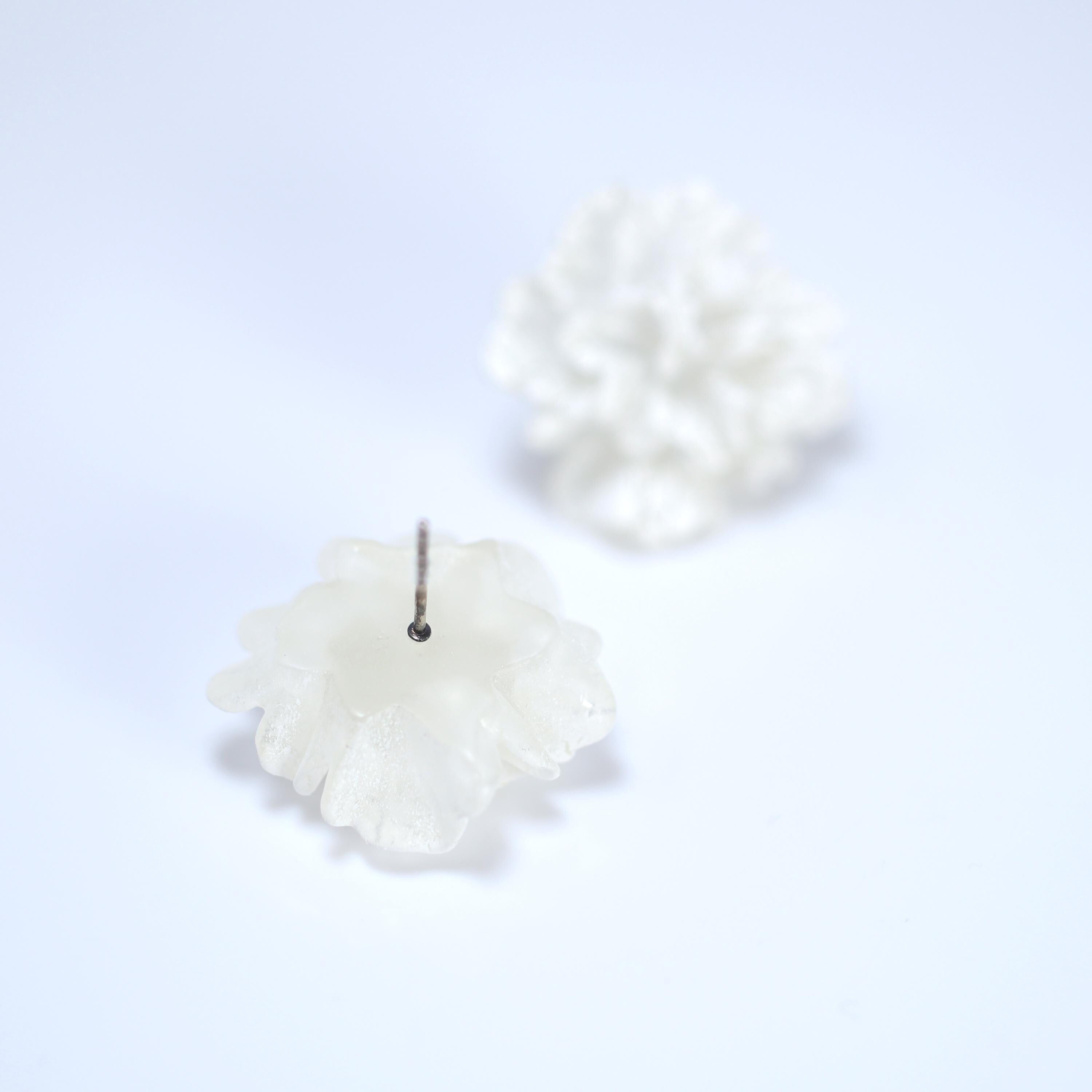 Textured White Flower Stud Earrings for Women - Elegant Bridal Jewelry, Wedding Party Earrings for Bride & Bridesmaids - Perfect for Weddings, Prom, Parties & Special Occasions