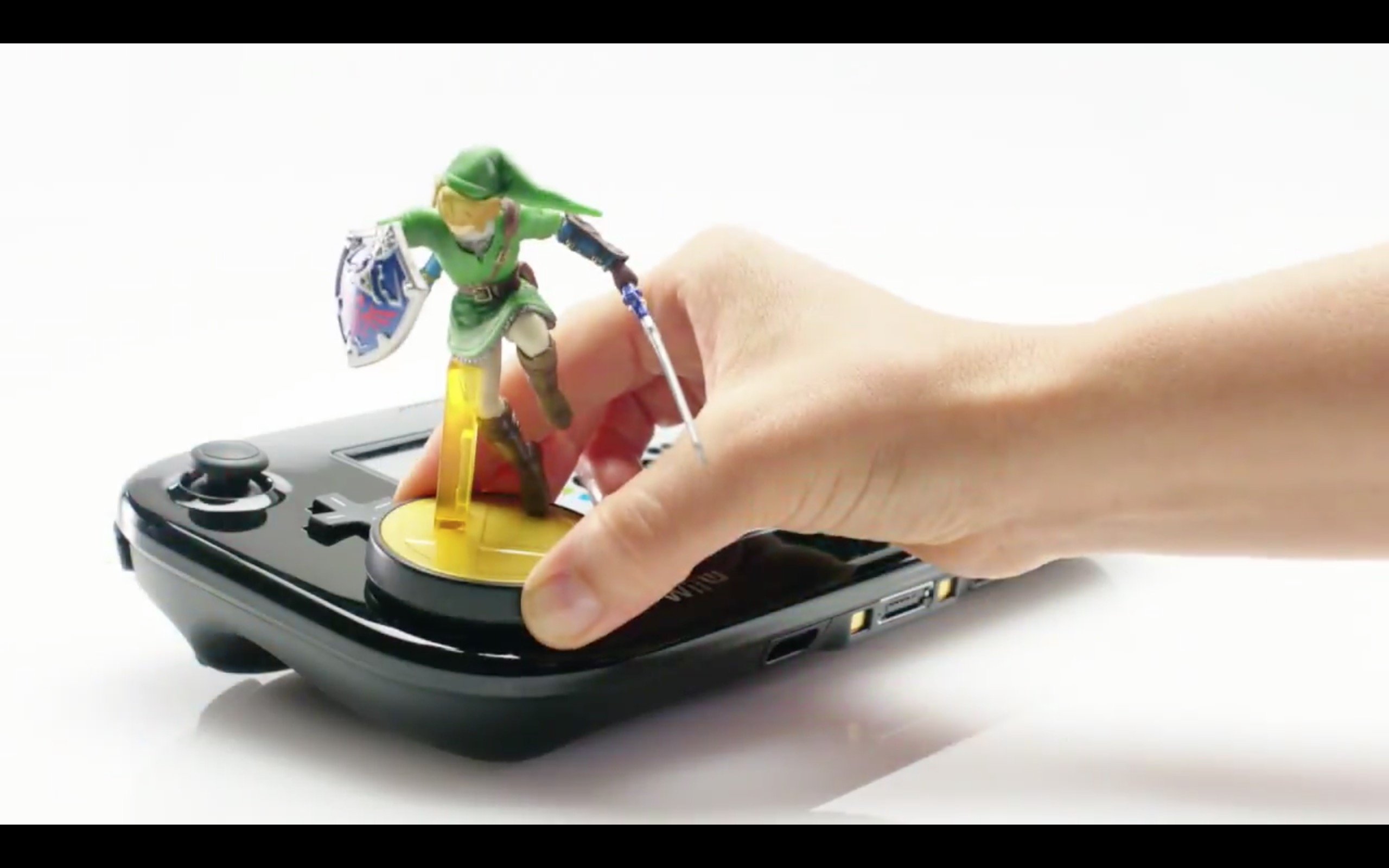 Nintendo Link amiibo Figure for Wii U & Switch - Compatible with Super Smash Bros, Zelda Games & More - Perfect for Gaming Collectors & Fans