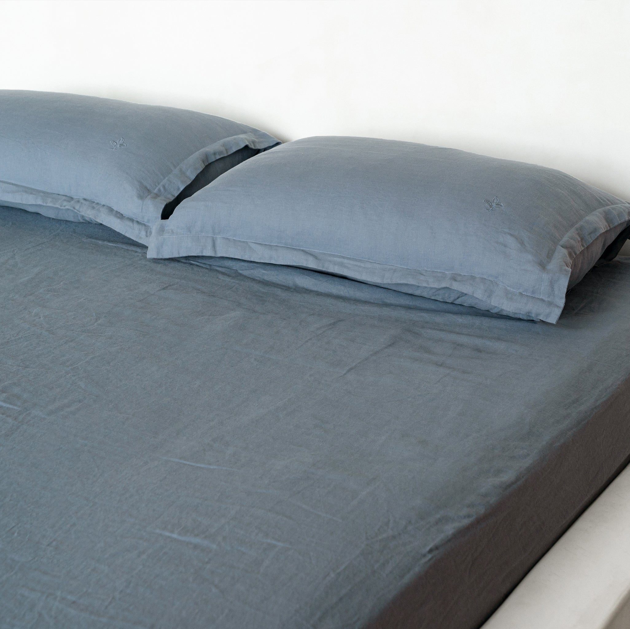 Heveya® 100% Organic Linen Fitted Sheet Set - Queen Size, Breathable & Hypoallergenic Bedding for Comfortable Sleep - Perfect for Master Bedroom, Guest Room & Vacation Homes