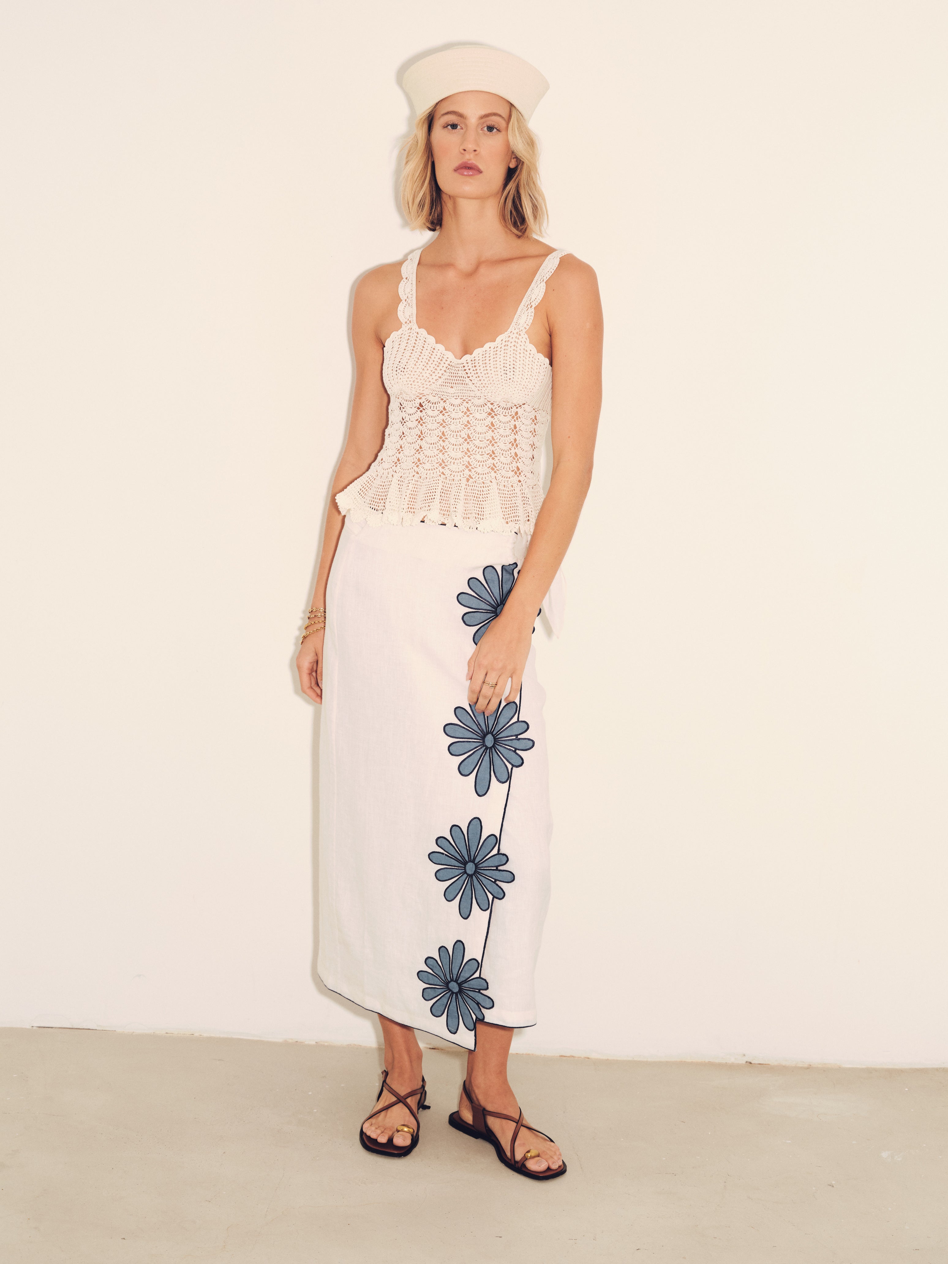 Crochet Shell Top for Women - Stylish Summer Beachwear, Boho Chic Lace Crop Top for Casual Outings and Vacation